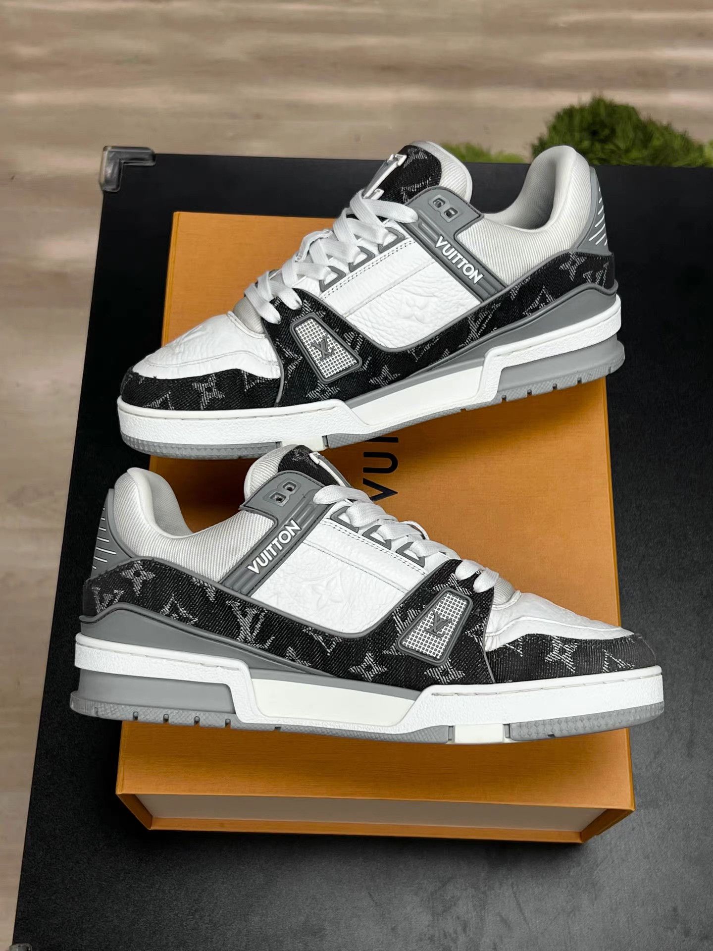 Louis Vuitton LV TRAINER Gray White Denim K15 Size US 7 / EU 40 - 6 Thumbnail