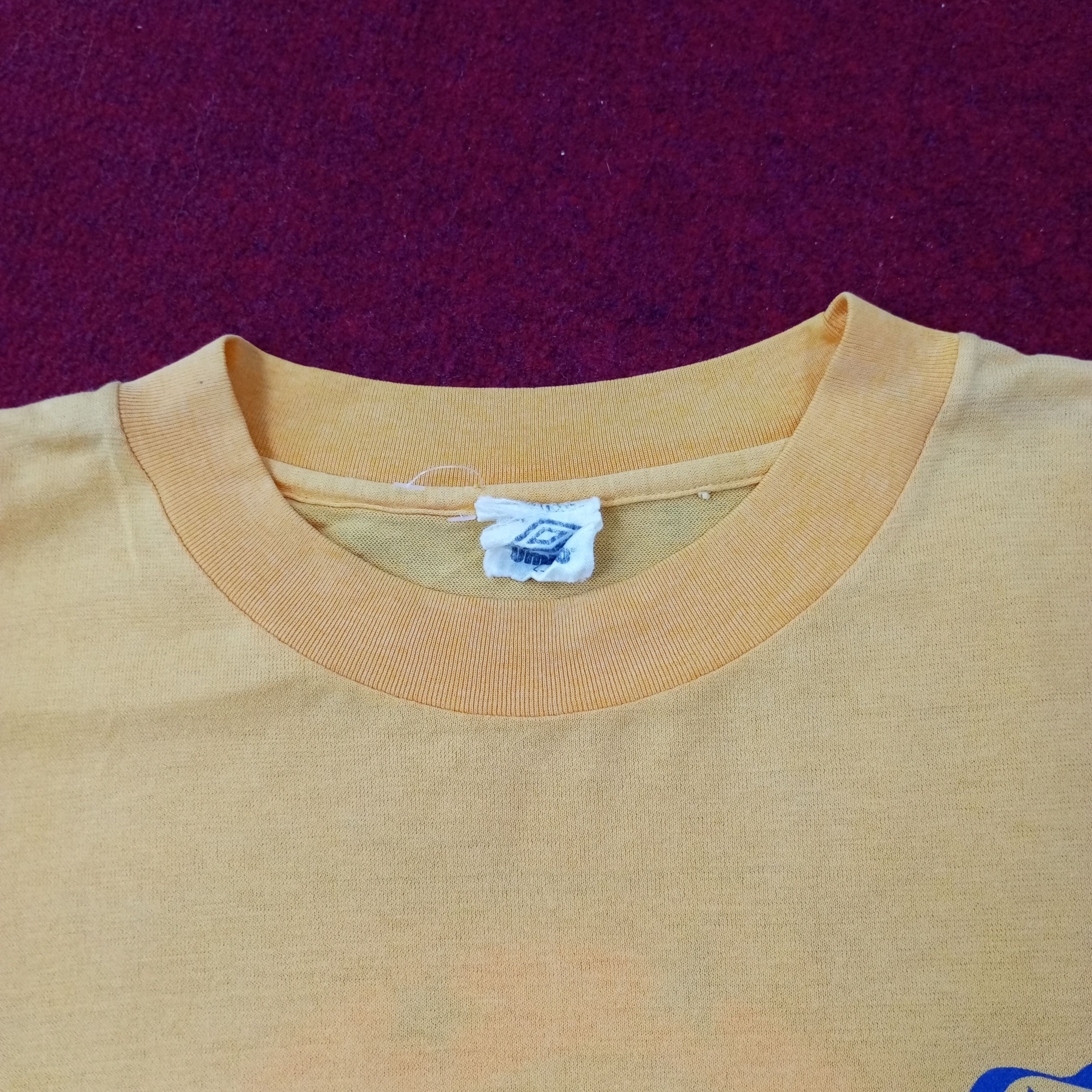 Vintage Umbro Brasil Football Soccer Team Vintage Tshirt c249n58 Size US L / EU 52-54 / 3 - 9 Thumbnail