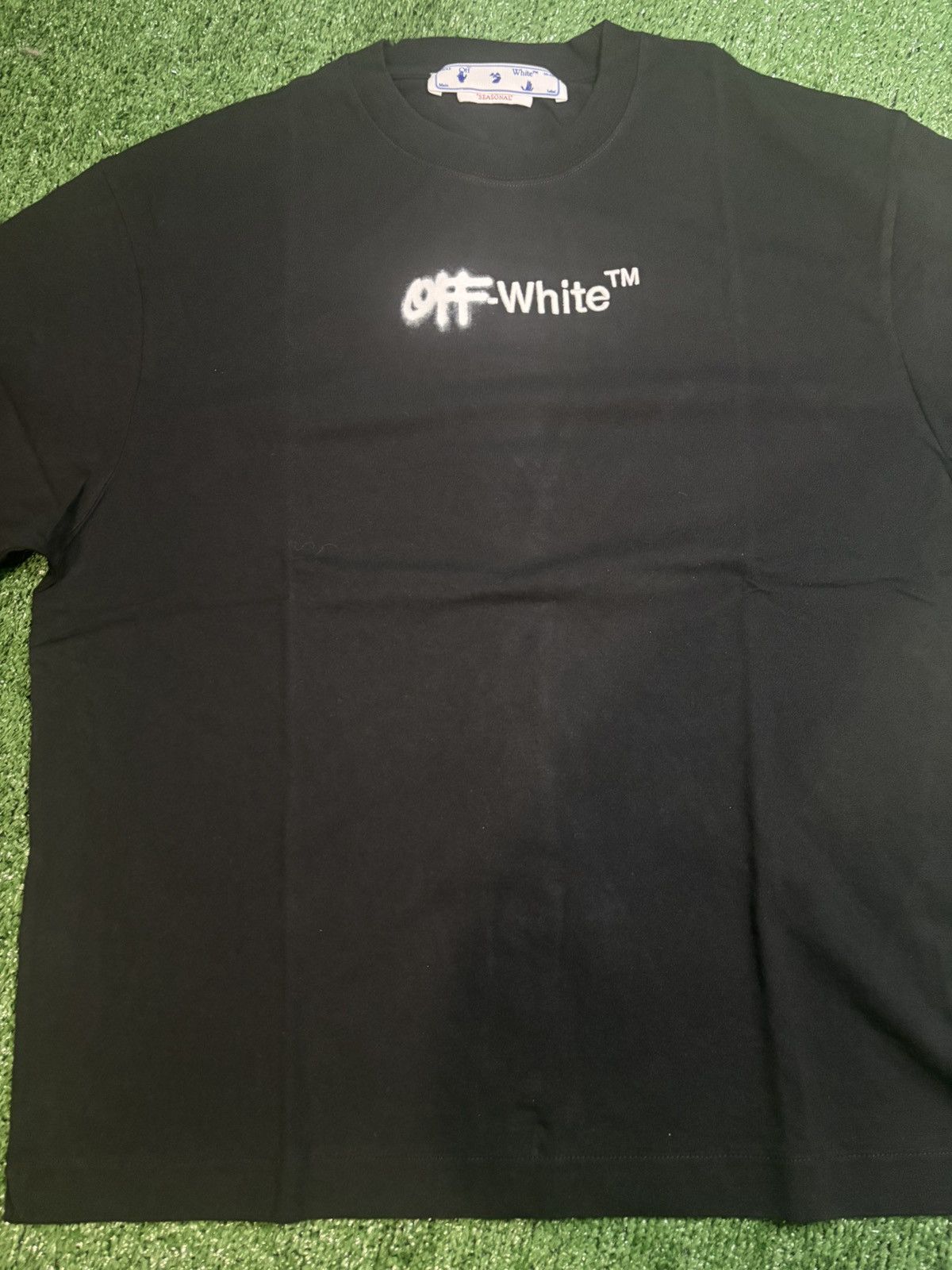 Off-White Off White Spray Helvetica Tee Size US M / EU 48-50 / 2 - 1 Thumbnail