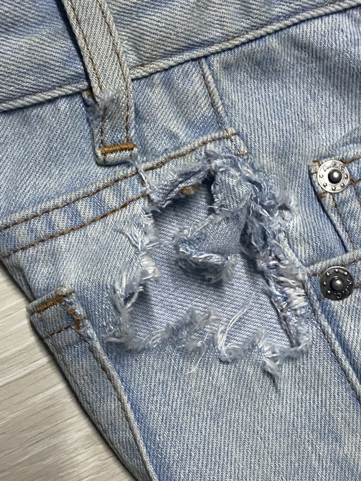 A.P.C. Vintage Apc Reu Madame Paris Light Wash Ripped Jeans Size US 32 / EU 48 - 10 Thumbnail