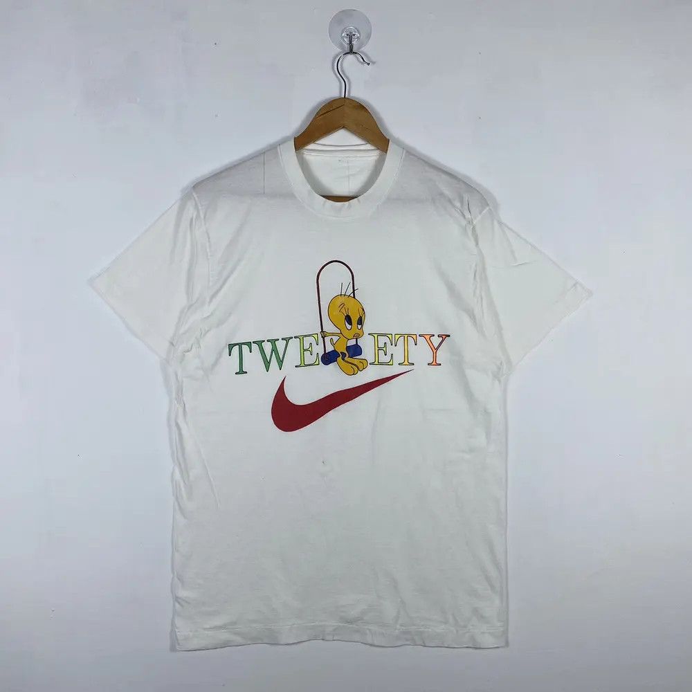 Vintage Vintage 90's TWEETY NIKE Big Swoosh Cartoon Parody Tee Size US L / EU 52-54 / 3 - 2 Thumbnail