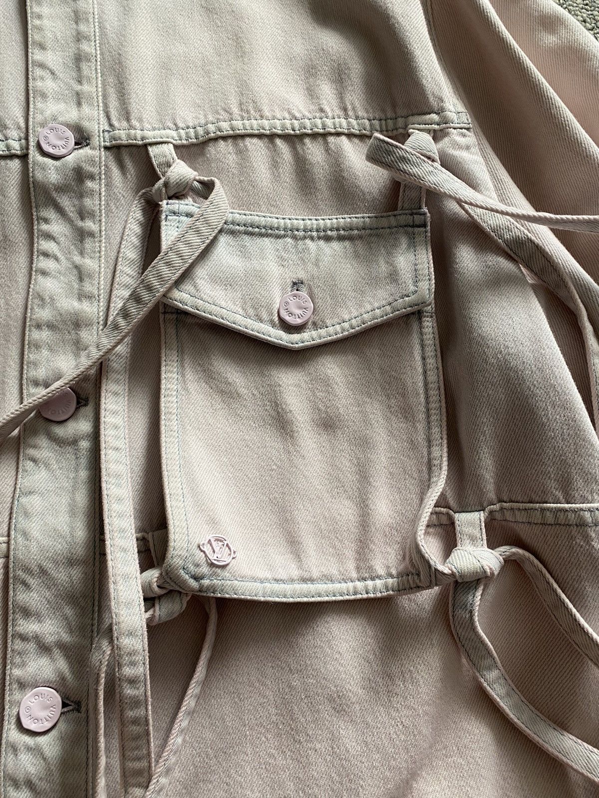 Louis Vuitton LOUIS VUITTON - Removable Pocket Bleached Denim Shirt Size US L / EU 52-54 / 3 - 2 Thumbnail