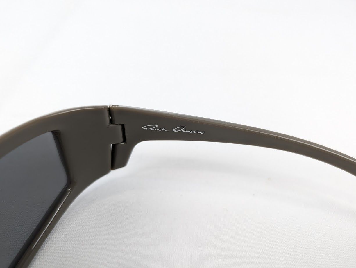 Rick Owens o1rshd1 / DUP / Size: OS / Sunglasses in Dust Grey Size ONE SIZE - 8 Thumbnail