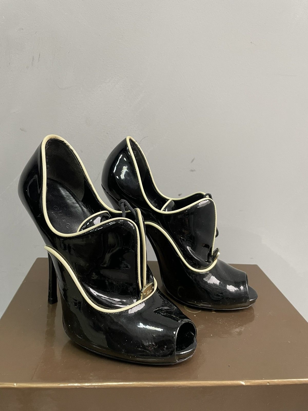 Rare new 🆕 retro Gucci leather heel shoes y2k 2000s