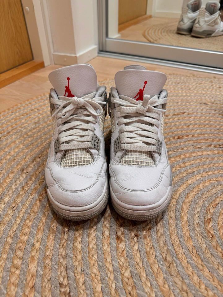 Jordan Brand Air Jordan 4 White Oreo Size US 9 / EU 42 - 3 Thumbnail
