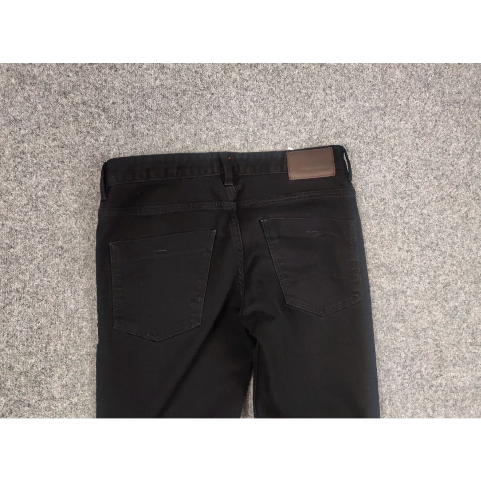 Hugo Boss HUGO BOSS Jeans 63 Noir Black Slim Tapered Denim 32 Men 5-Pocket Denim Slim Inseam 29 100% Cotton Black 90s City USA Vintage: No Size US 32 / EU 48 - 5 Thumbnail