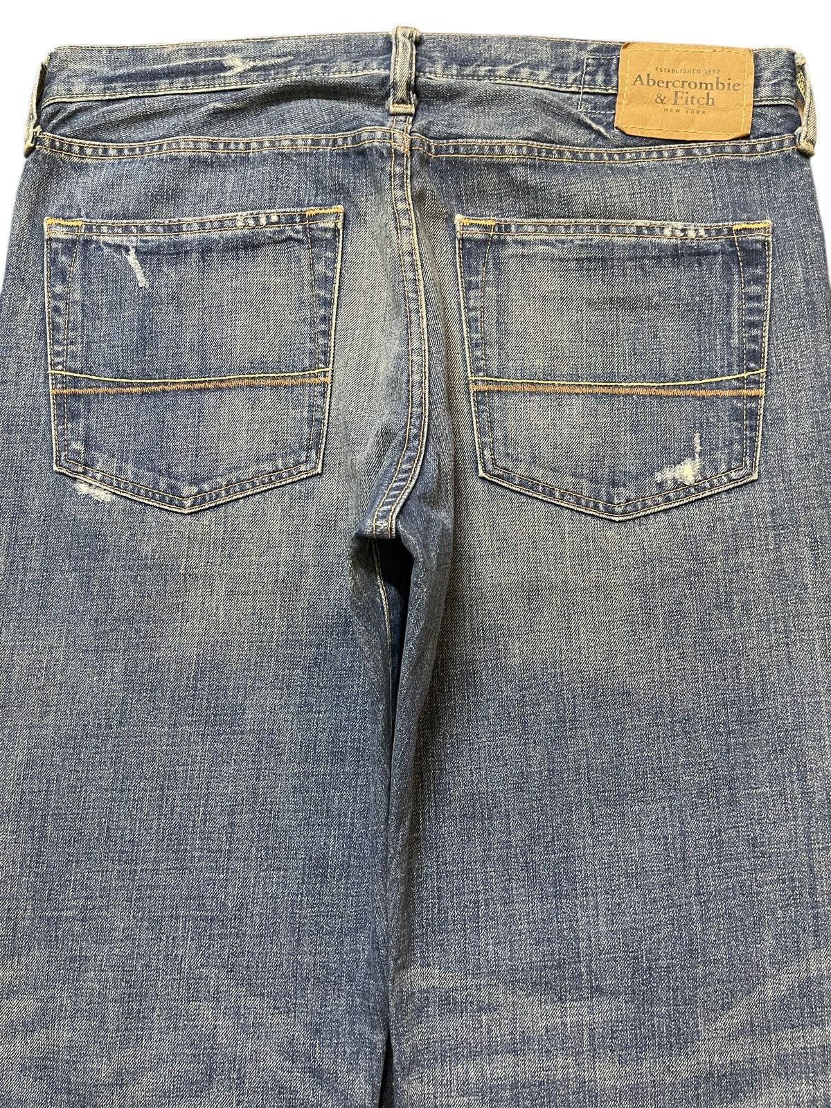 Abercrombie & Fitch Vintage Abercrombie & Fitch Blue Wash Distressed Baggy Jeans Size US 35 - 5 Thumbnail
