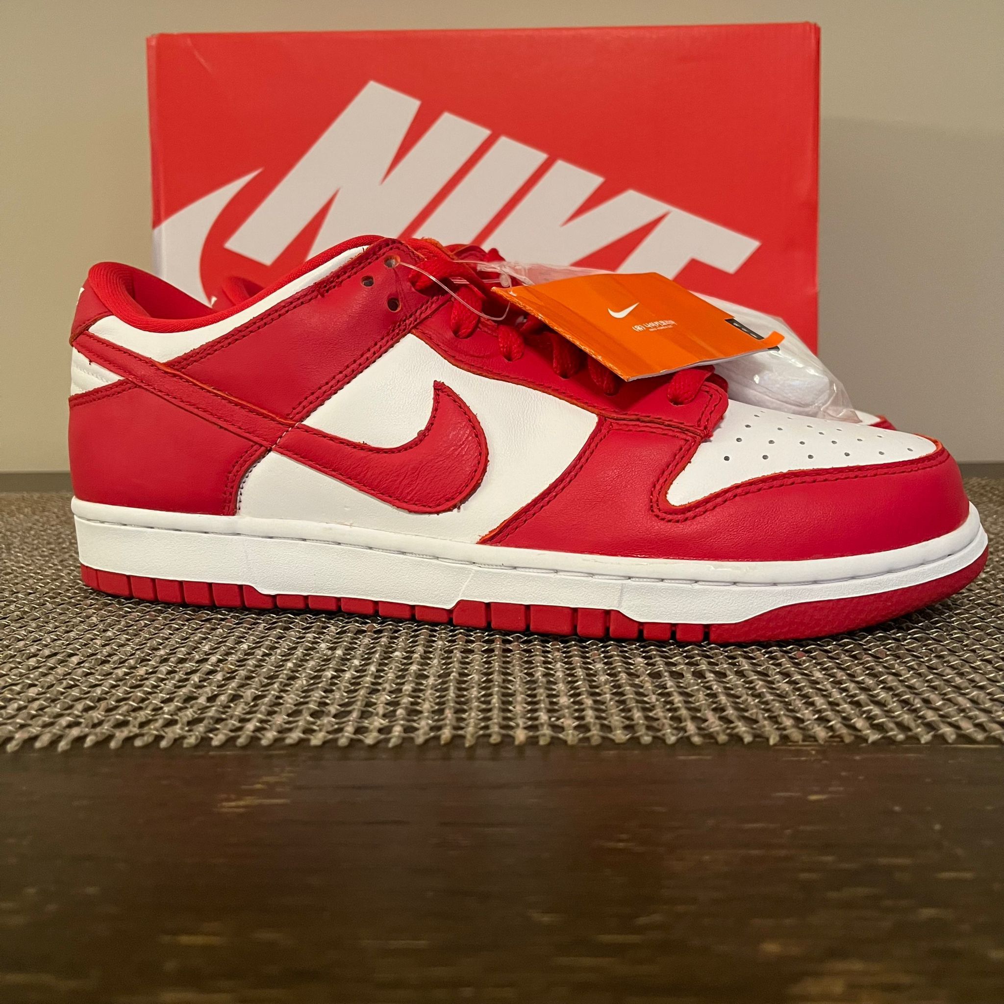 Nike Dunk Low SP in White / University Red Size US 10.5 / EU 43-44 - 2 Thumbnail