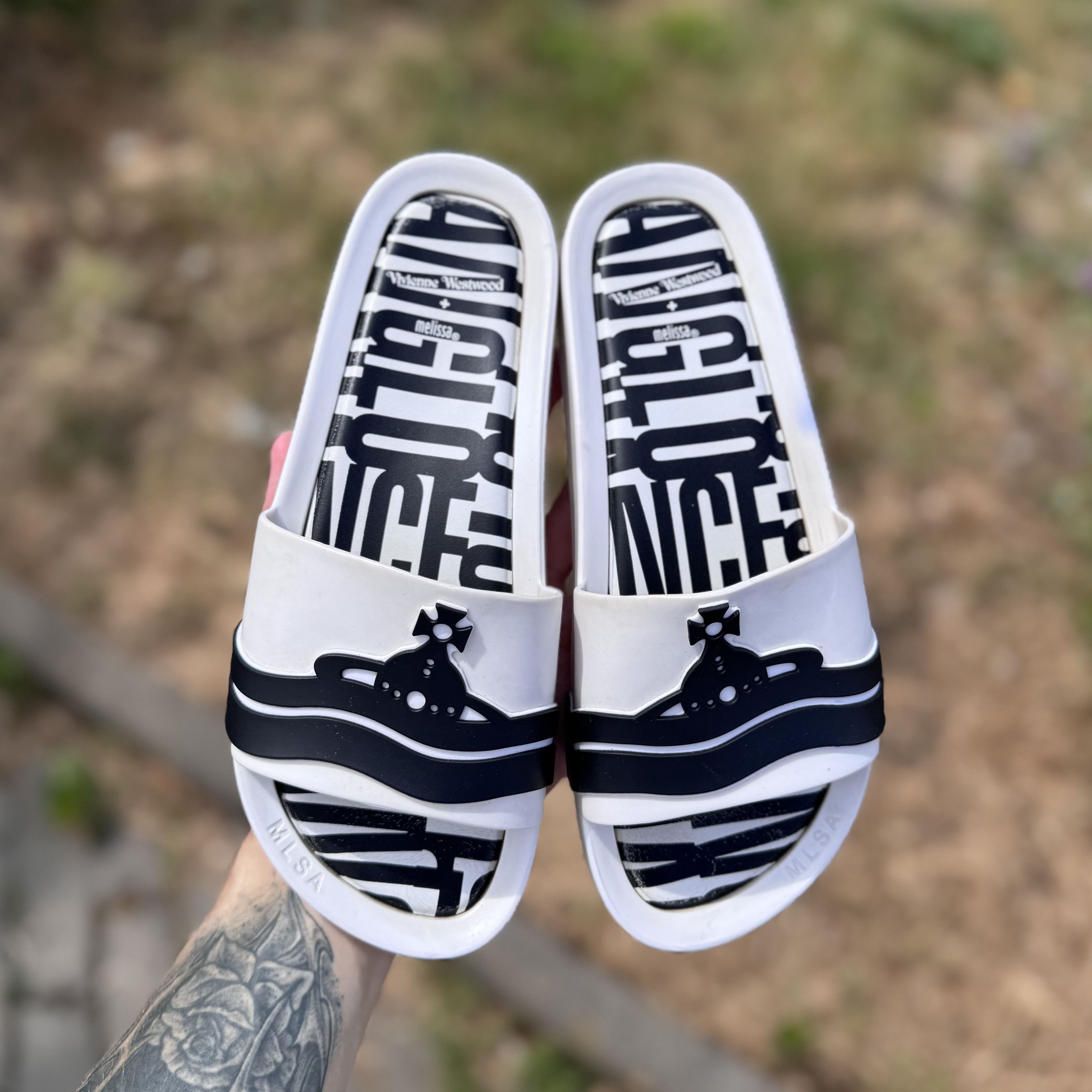 Vivienne Westwood Vivienne westwood melissa pattern white beach slides sandals Size US 6 / EU 39 - 2 Thumbnail