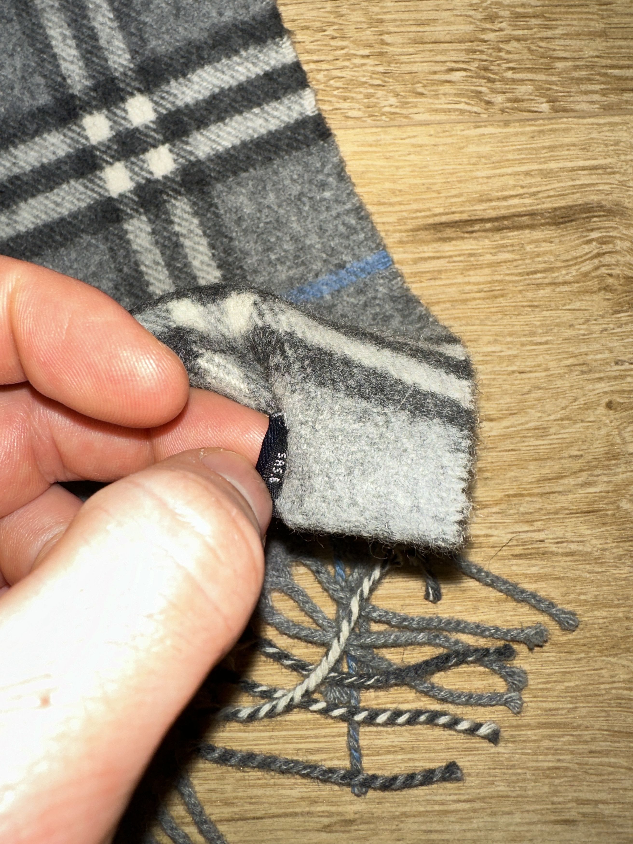 Burberry Burberry London Merino Cashmere Narrow Short Scarf 130 x 20 Size ONE SIZE - 7 Thumbnail