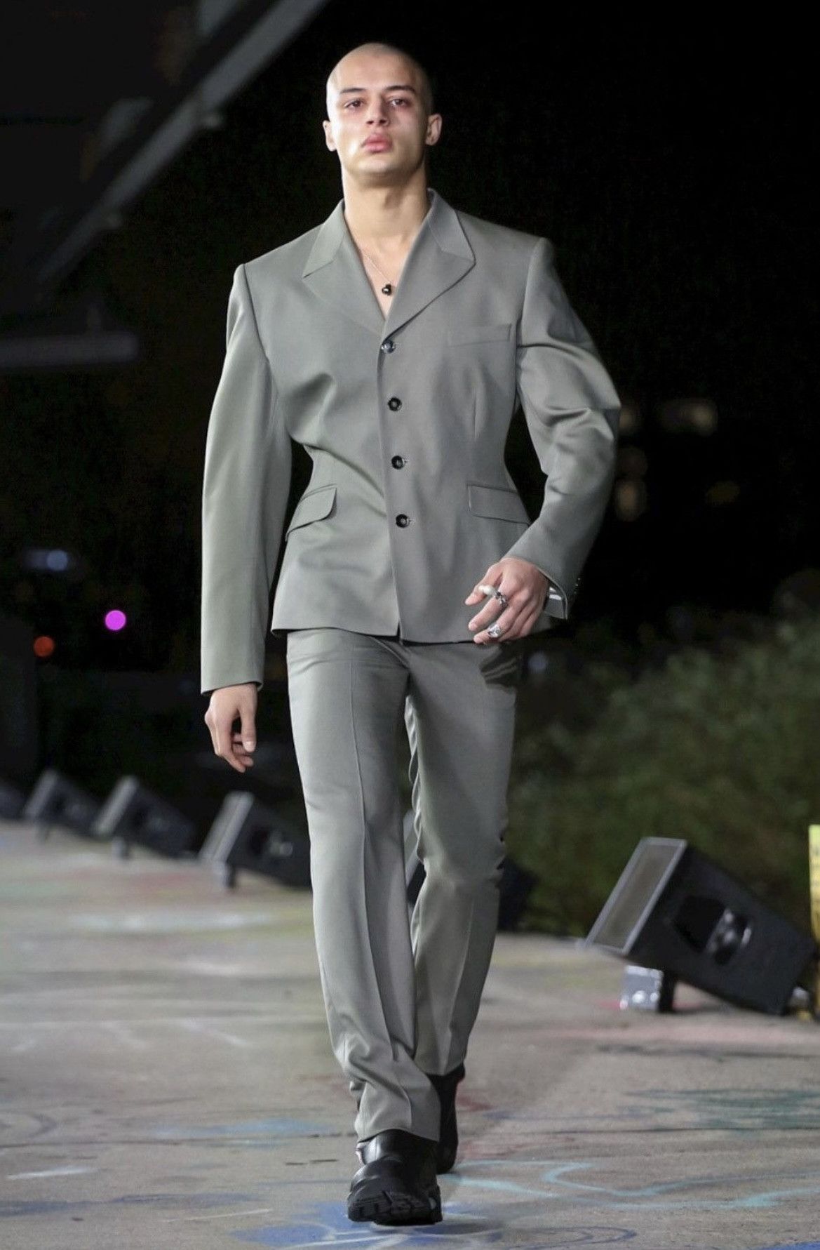 GmbH Green Suite SS18 Runway My beauty offends you Size 44S - 1 Thumbnail