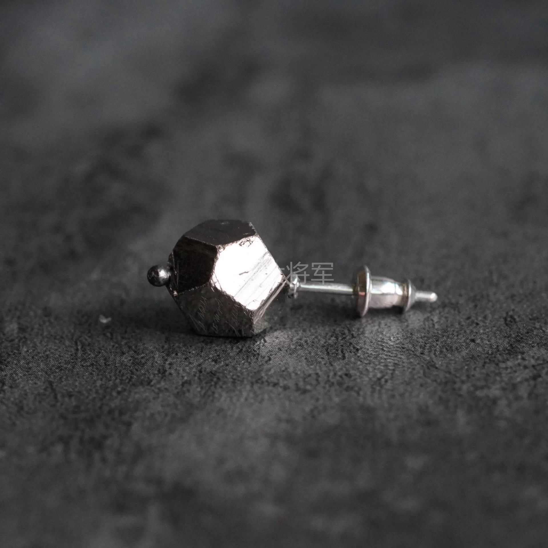 DETAJ Detaj Aged Yellow Ironstone Studs-Je Suis Comme Je Suis Size ONE SIZE - 4 Thumbnail