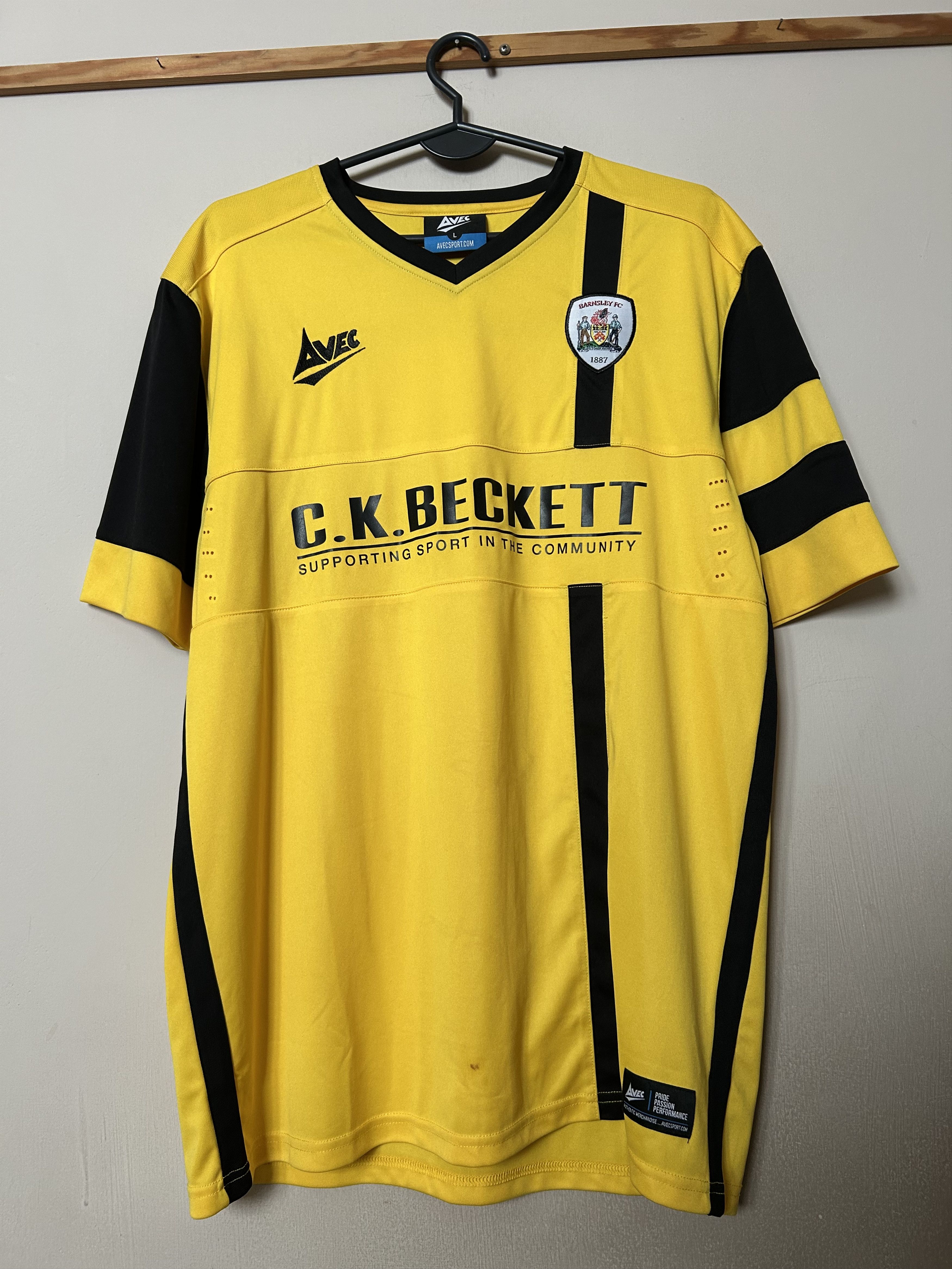 Other BARNSLEY F.C. - 2014 - 2015 Avec - L - UNIQUE Size US L / EU 52-54 / 3 - 1 Thumbnail