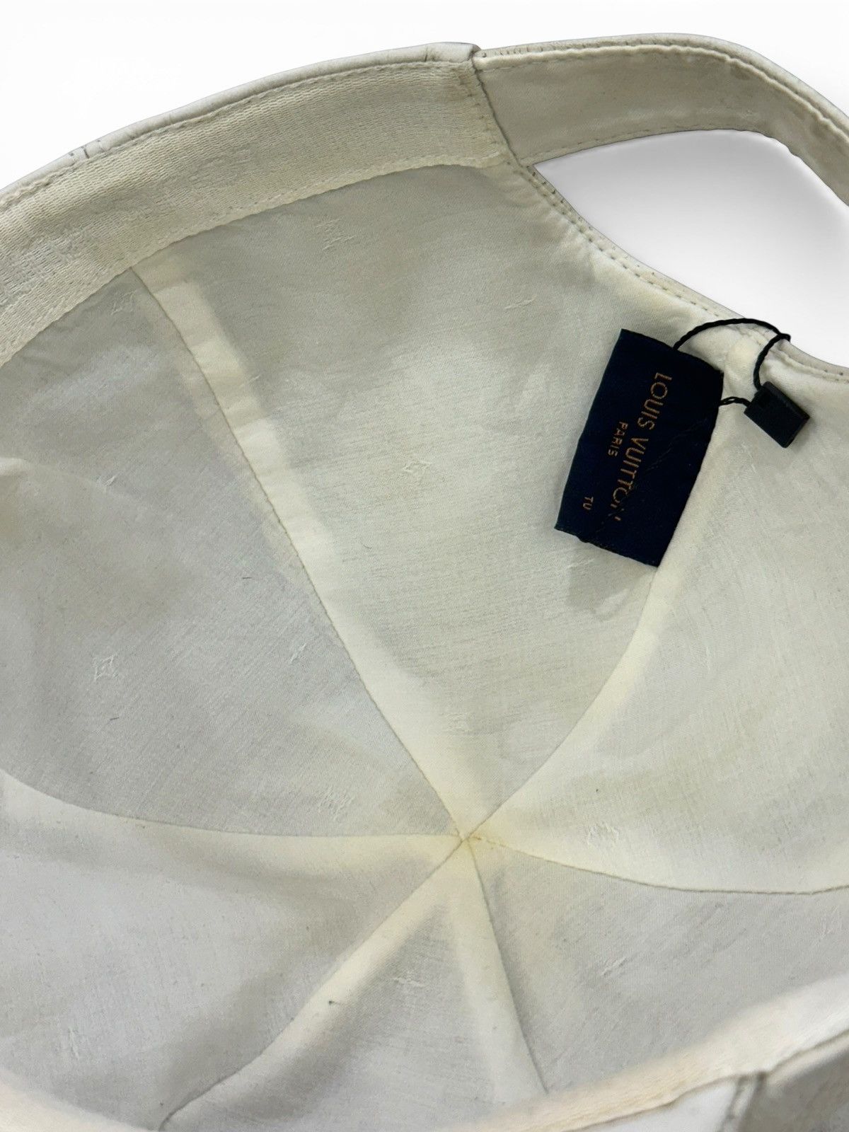 Louis Vuitton Louis Vuitton White Taurillon Monogram Hat Size ONE SIZE - 13 Thumbnail
