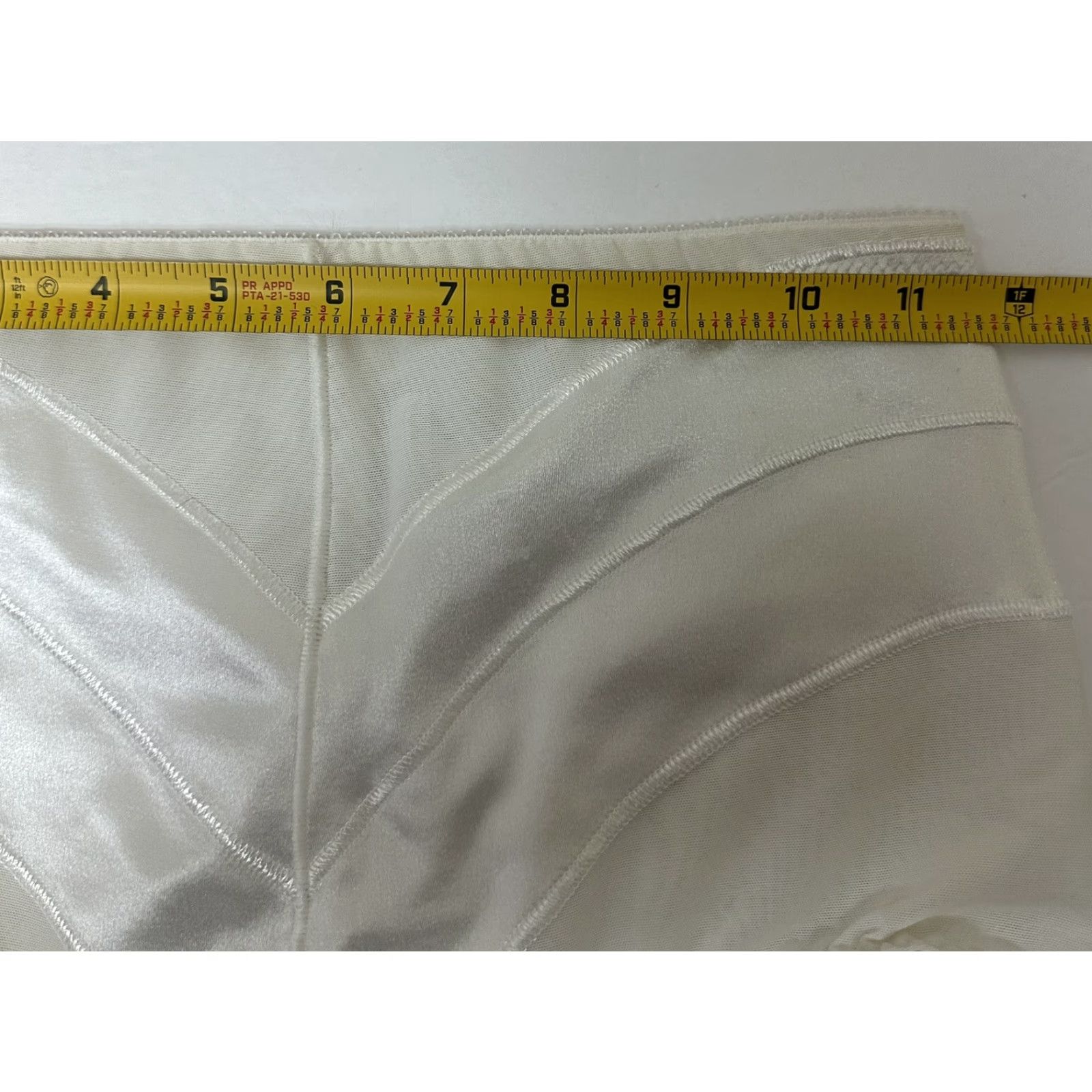 Vintage BALI Satin Chevron High Rise Brief Panty #8986 M White Slimming Smoothing Size 32" / US 10 / IT 46 - 7 Thumbnail