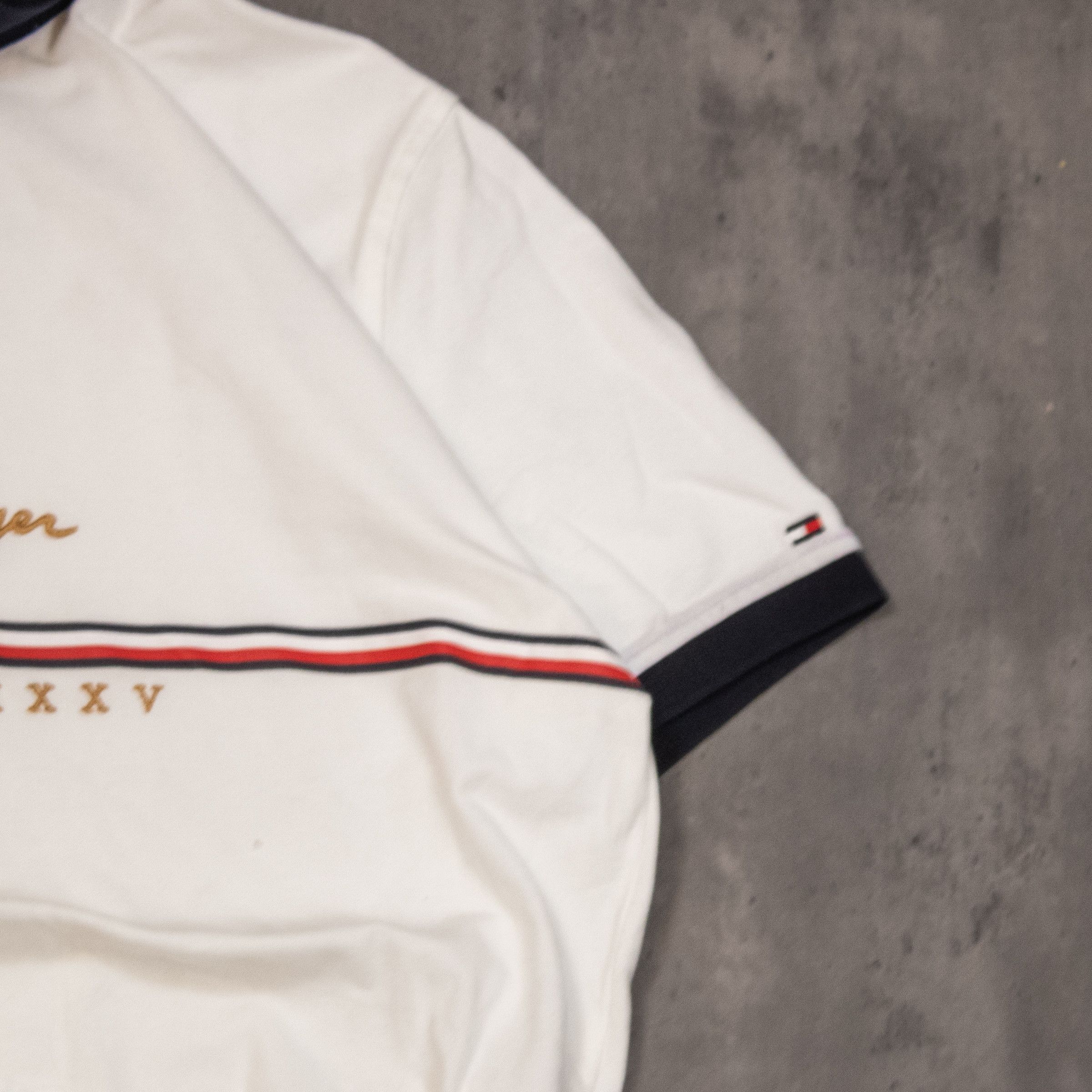Tommy Hilfiger Vintage VTG Y2K 2000's 00's Tommy Hilfiger White Polo Shirt Size US M / EU 48-50 / 2 - 4 Thumbnail