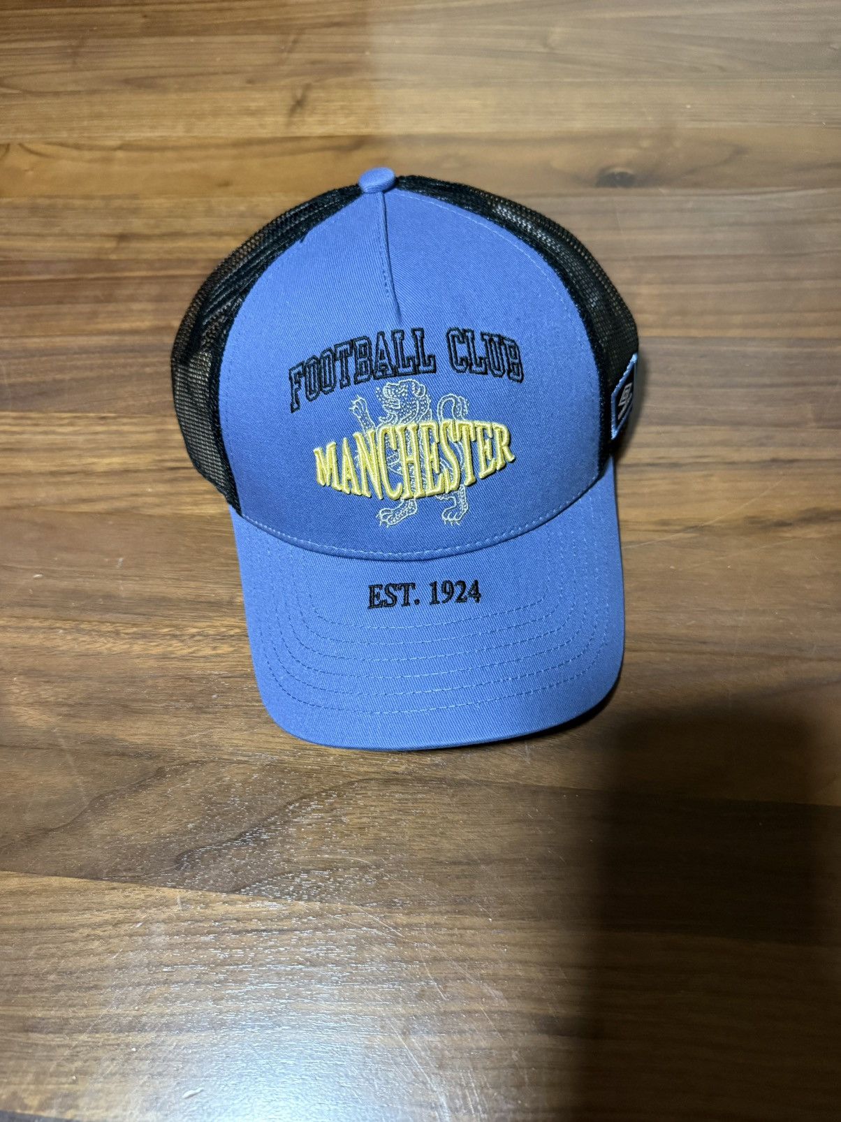 Umbro Umbro Manchester Football Club Trucker Hat SnapBack Blue Size ONE SIZE - 1 Thumbnail