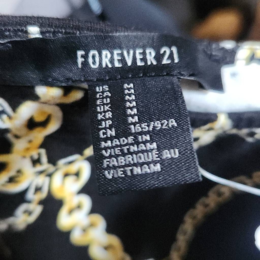 Forever 21 Forever 21 Women's Size Medium Black Gold Chain Print Short Size M / US 6-8 / IT 42-44 - 3 Thumbnail