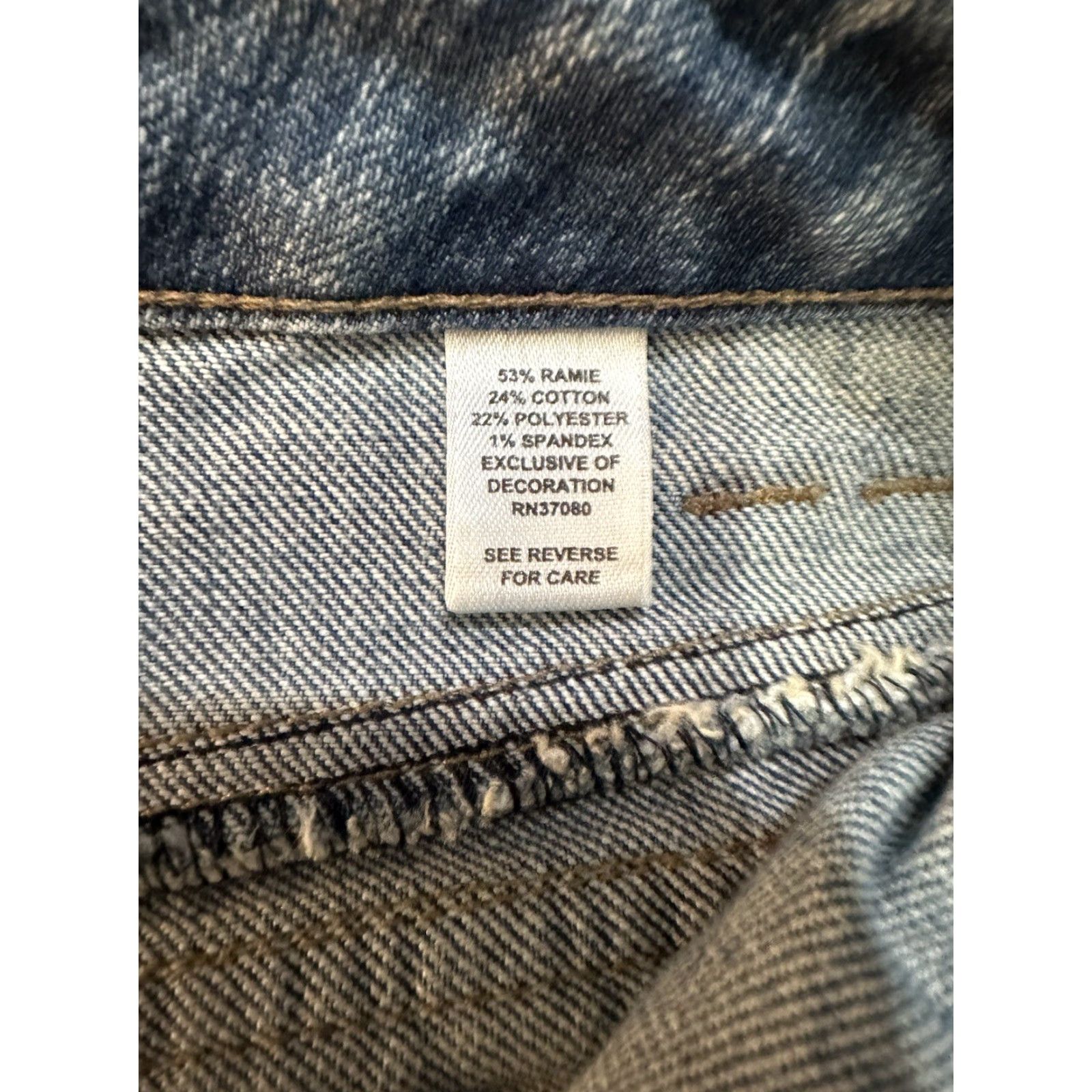 Vintage Cato Jeans Capri Shorts Mid Rise 5-Pocket Blue Denim Womens Capris Capri 16 Medium Wash Flap Pockets Belt Loops Slit Vintage No Size 38" / US 16 / IT 52 - 7 Thumbnail