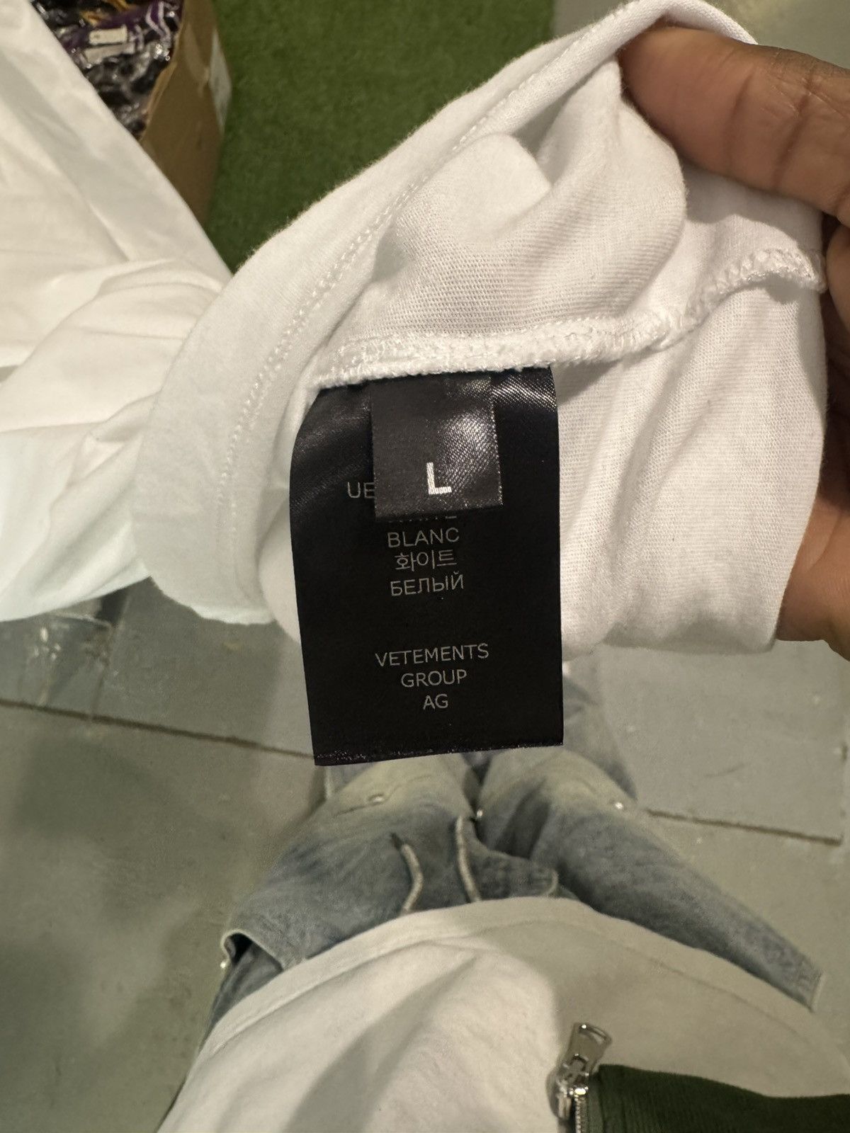 Vetements Vetements Pyramid Tee White Size US L / EU 52-54 / 3 - 8 Thumbnail