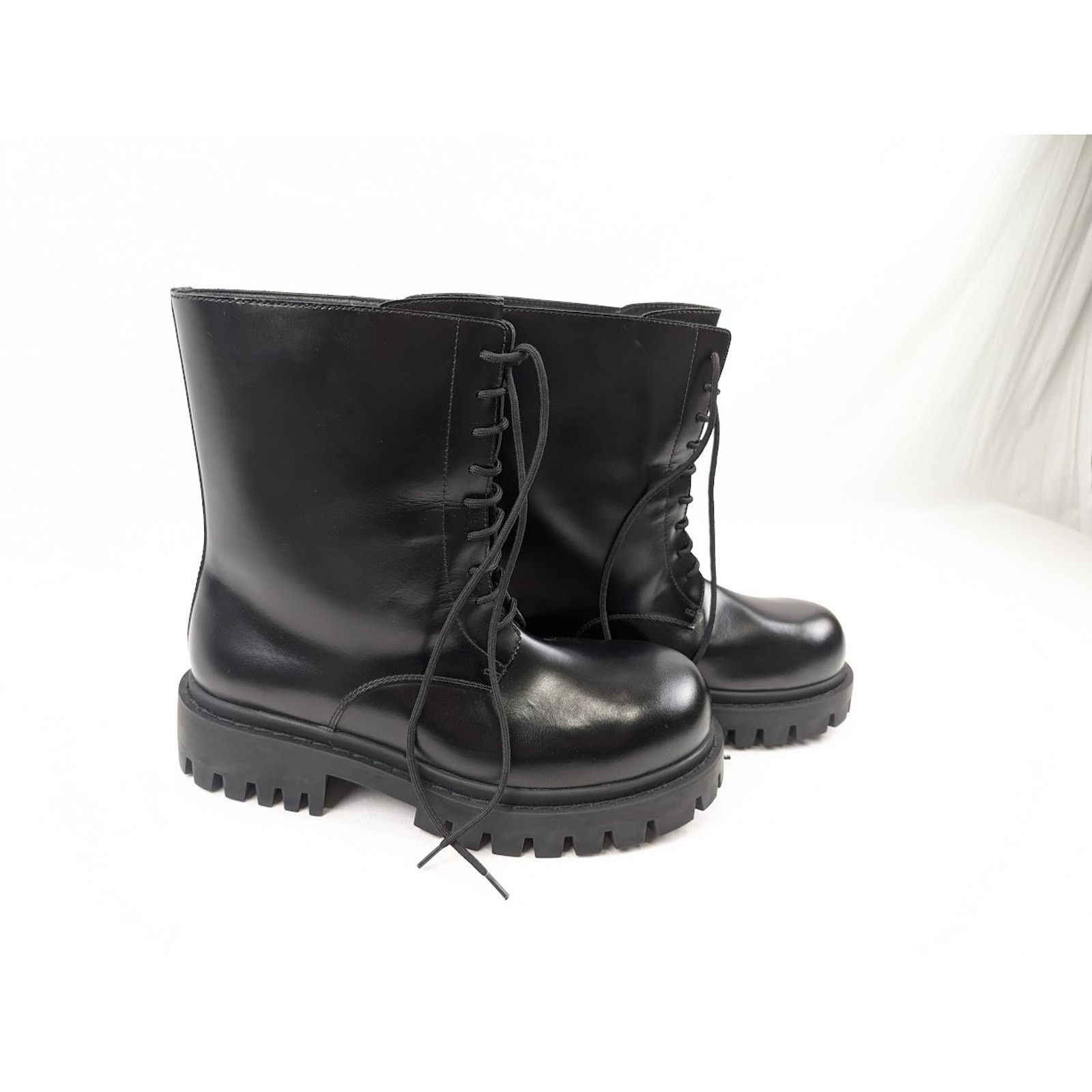 Balenciaga o1rshd1 Sergent Calf Bootie Calfskin Lux in Black Size US 11 / EU 44 - 11 Thumbnail