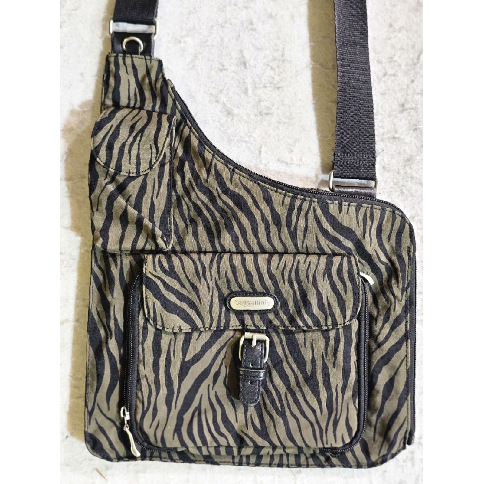Vintage baggallini Crossbody Bag Adults Medium Green Black Zebra Nylon Messenger Travel Zip-Around Size ONE SIZE - 5 Thumbnail