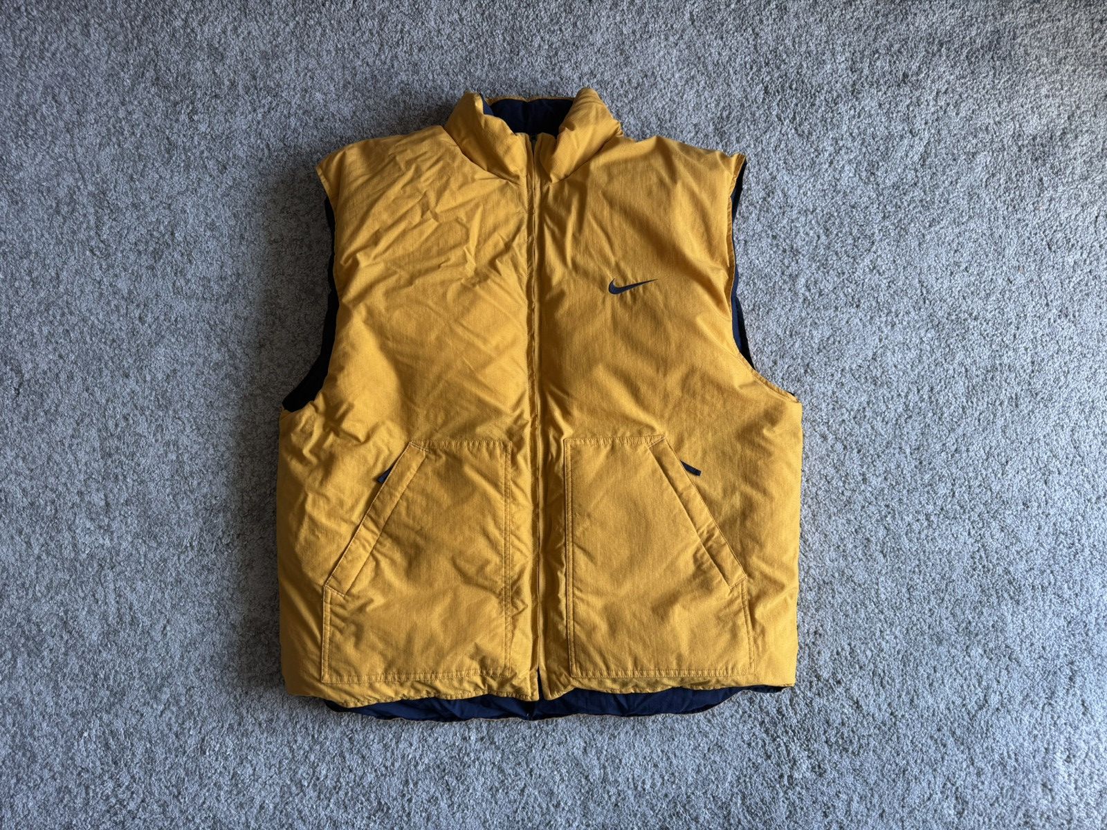 Nike Vintage 90's Nike Drill Black Puffer Vest Big reverse Logo Size US XL / EU 56 / 4 - 8 Thumbnail