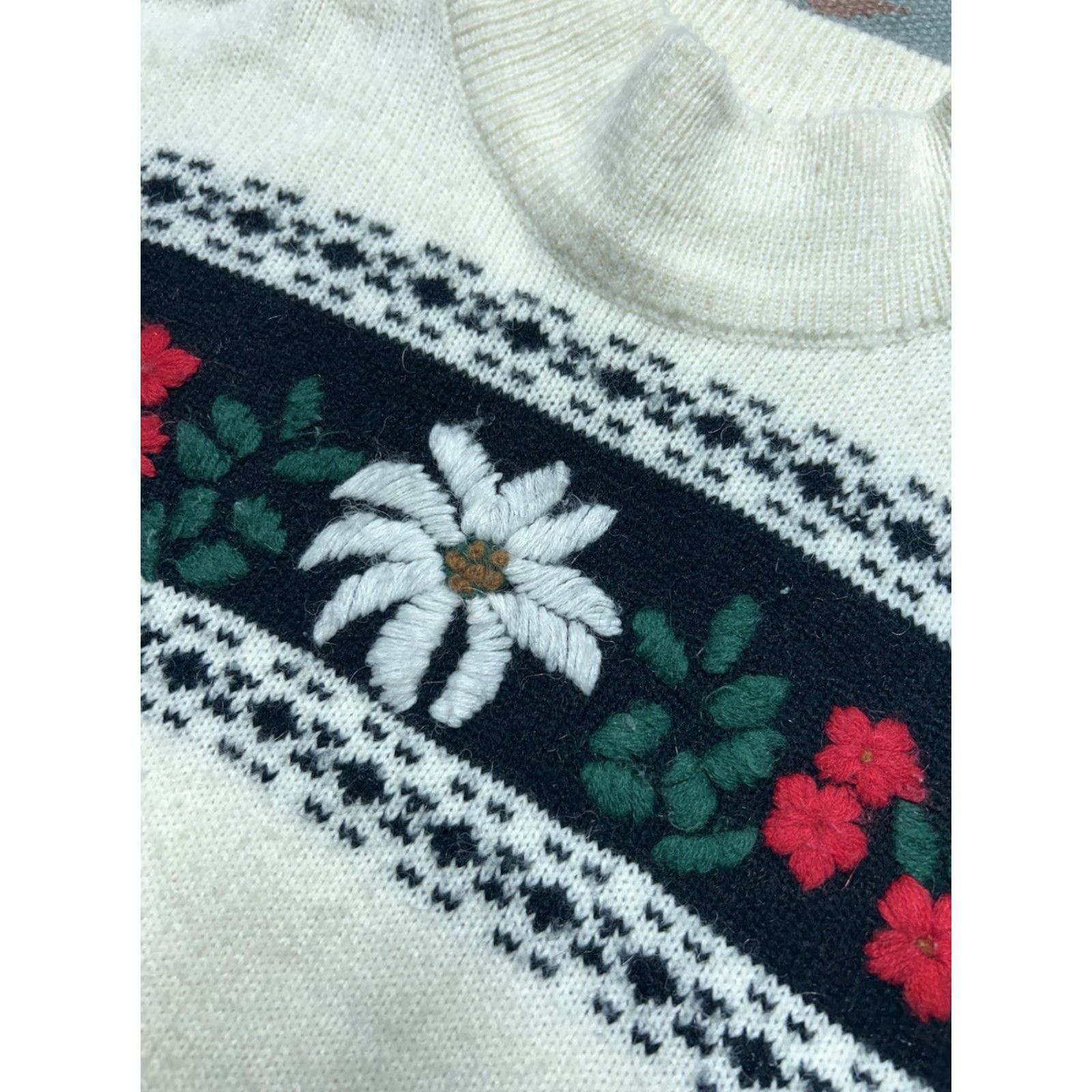 Vintage Vintage 80s Acrylic Blend Adult Large Knit Flower Soft Sweater User: Vintage 80s Acrylic Blend Adult Large Knit Flower Soft Sweater Size L / US 10 / IT 46 - 3 Thumbnail