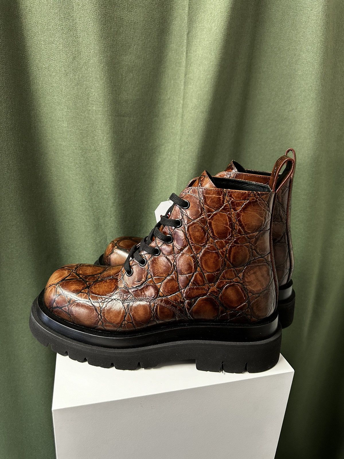 Bottega Veneta BOTTEGA VENETA CROCODILE MOTIF LUG ANKLE BOOTS Size US 7 / EU 40 - 2 Thumbnail