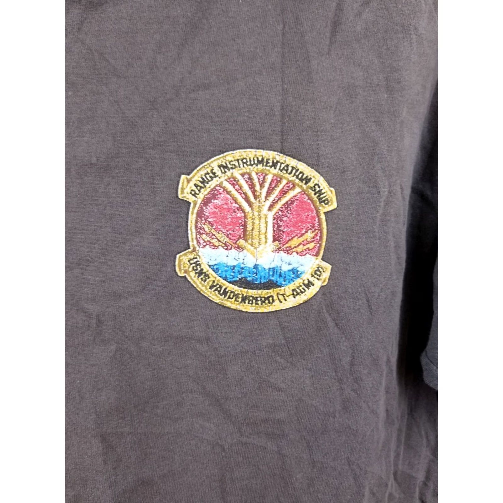 Vintage VINTAGE USNS GENERAL HOYT S VANDENBERG GRADIANT SUN FADED WORN T-SHIRT SZ L Shirt Mens Black 50s 60s Retro Grunge USA T-Shirt Size US L / EU 52-54 / 3 - 5 Thumbnail