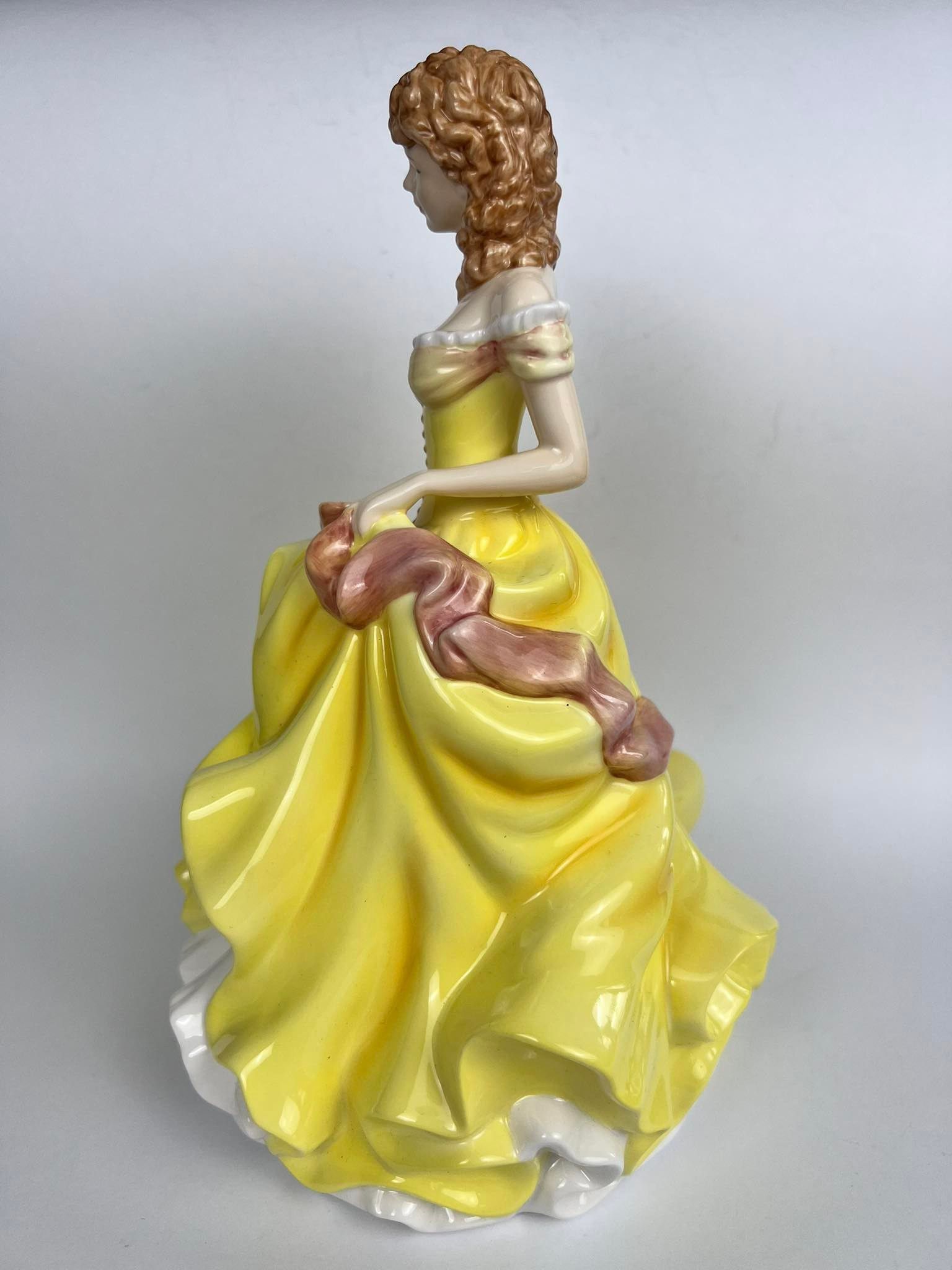 Vintage Royal Doulton Vintage Porcelain Figure Pretty Lady England Size ONE SIZE - 2 Thumbnail