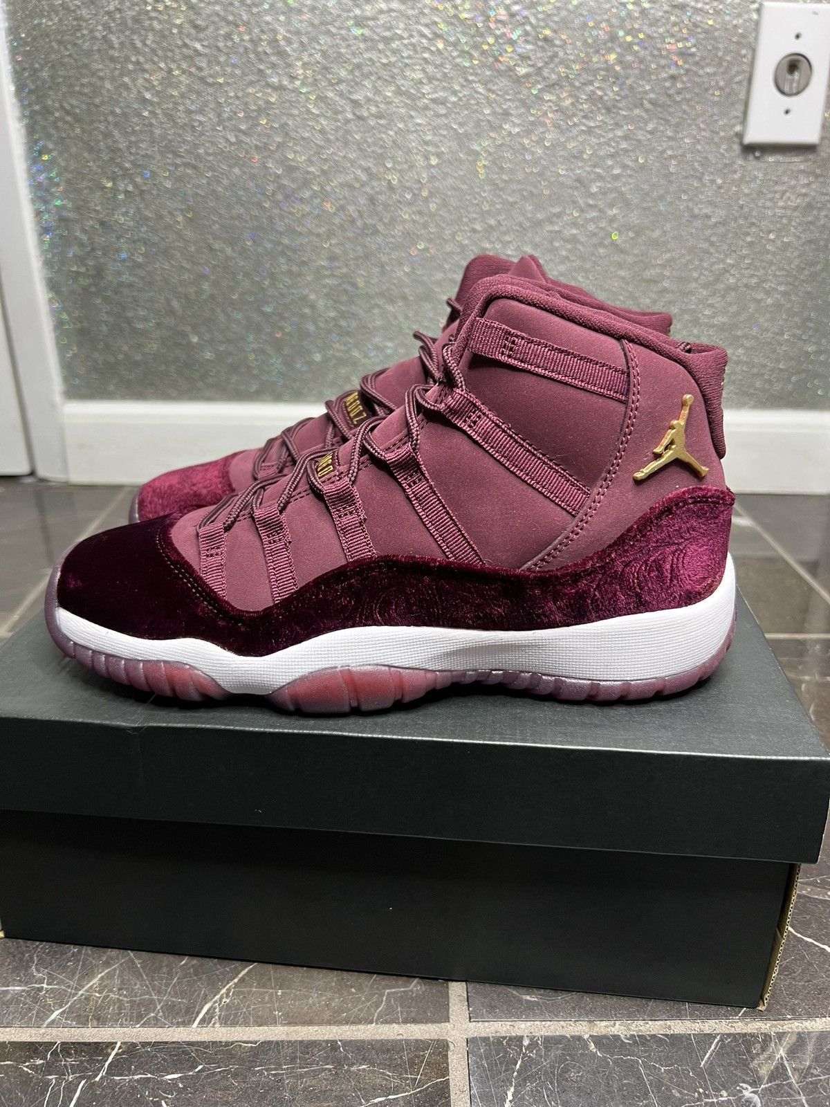Jordan Brand Jordan Heiress 11s (2016) DS GS 7Y! Size US 7 / EU 40 - 4 Thumbnail