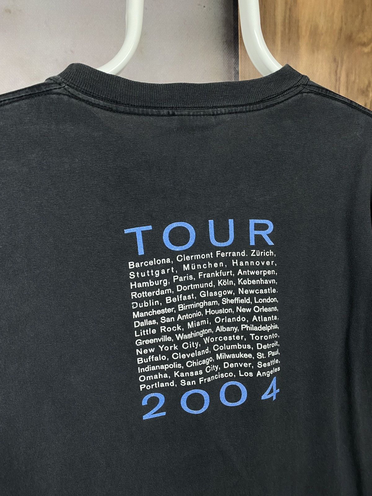 Band Tees 🎸Vintage 2004 T-Shirt Eric Clapton Rock Band VTG Tour Tee🎸 Size US M / EU 48-50 / 2 - 4 Thumbnail