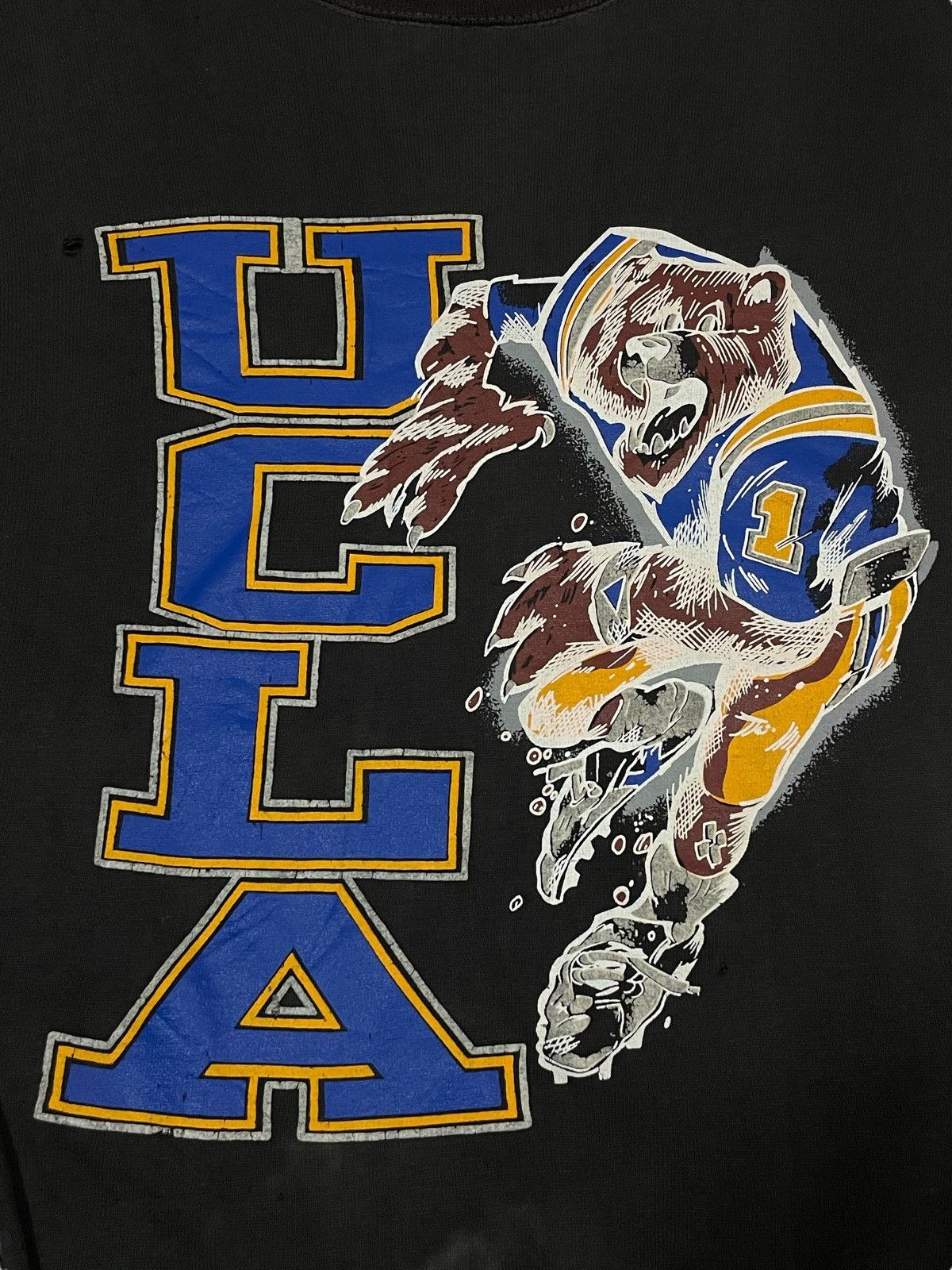 NFL Rare Vintage UCLA Bruins Football Team Distressed Sweatshirt Size US L / EU 52-54 / 3 - 9 Thumbnail