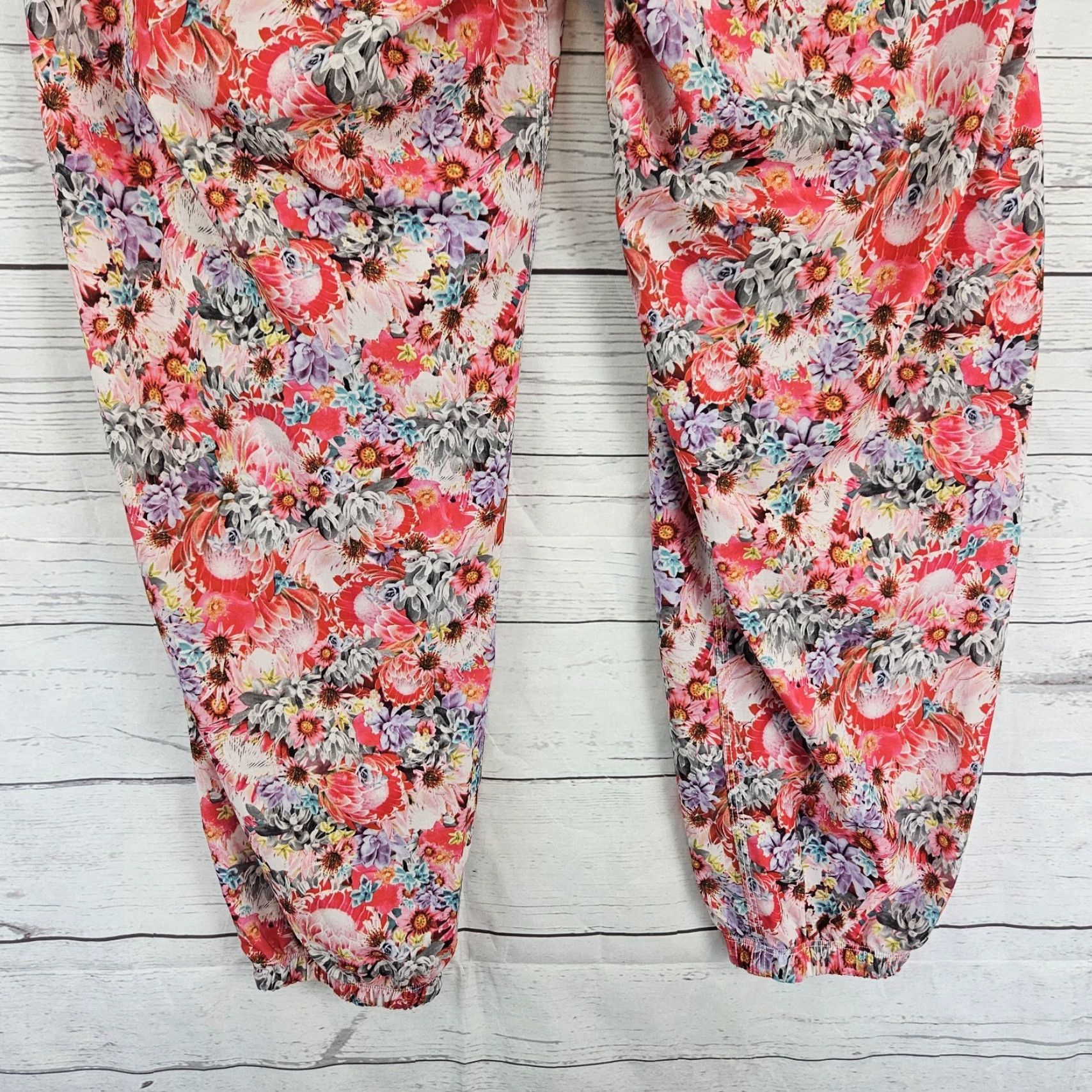 Lululemon Lululemon Womens Rollin With My Omies Joggers Sz 6 Flowabunga Floral Cropped Multicolor Pink Red Women 6 Jogger Pants Ready Womens Size 28" / US 6 / IT 42 - 5 Thumbnail