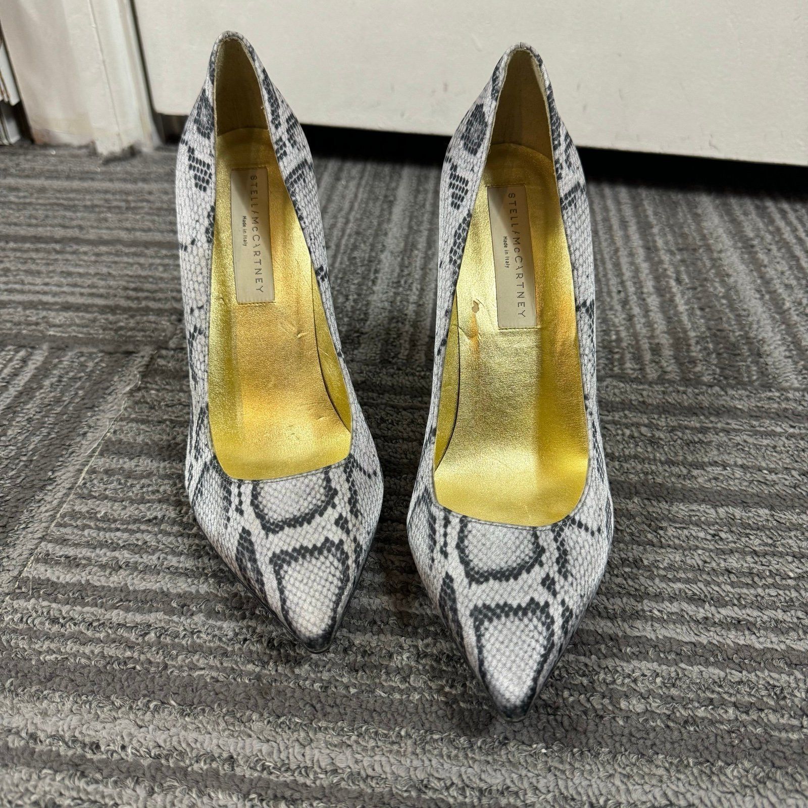 Stella McCartney Stella McCartney gray snake print canvas stiletto heels. S Size US 7.5 / IT 37.5 - 6 Thumbnail