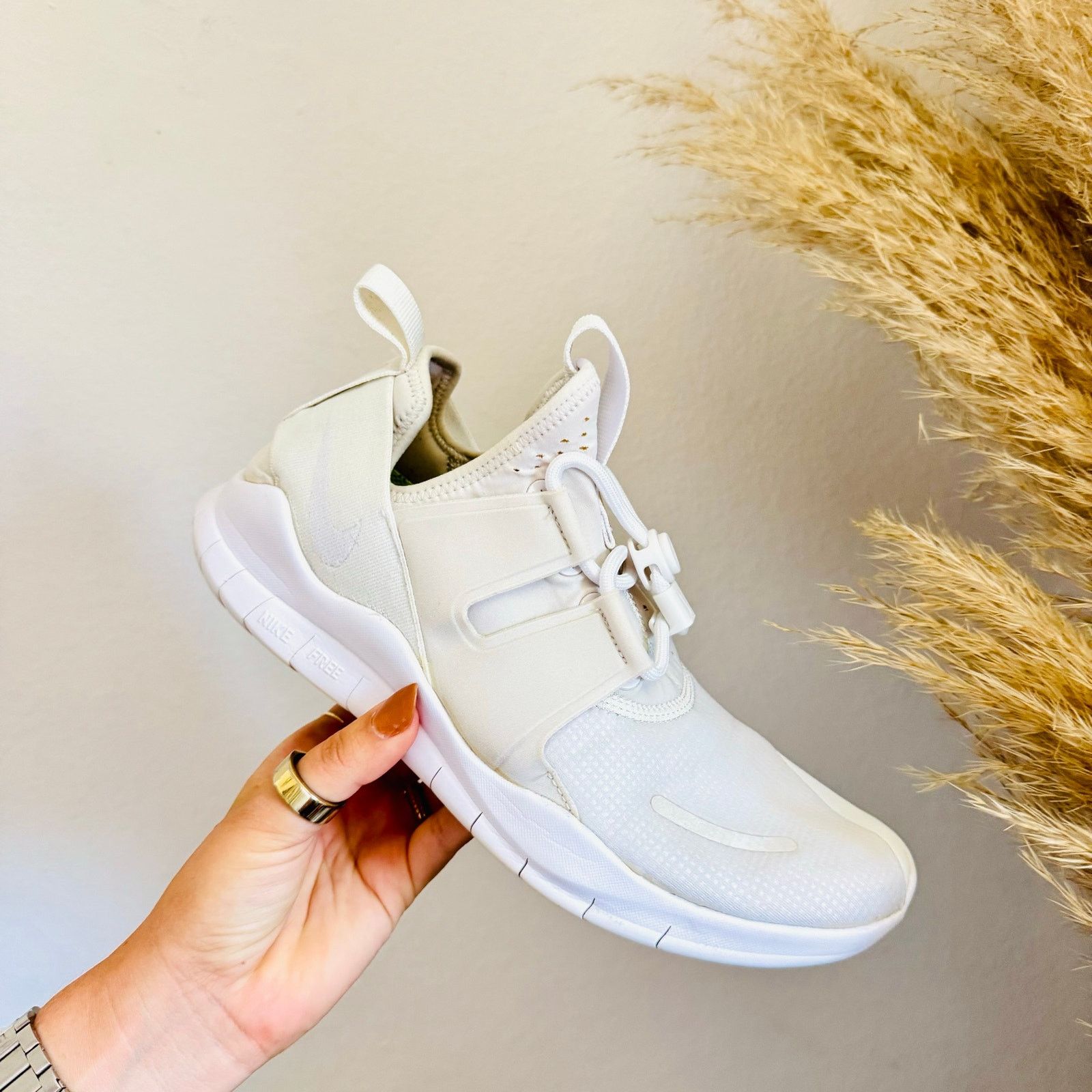 Nike NIKE White Free Rn CMTR 2018 Toggle Running Shoes Sneakers 9 Size US 9 / IT 39 - 1 Thumbnail