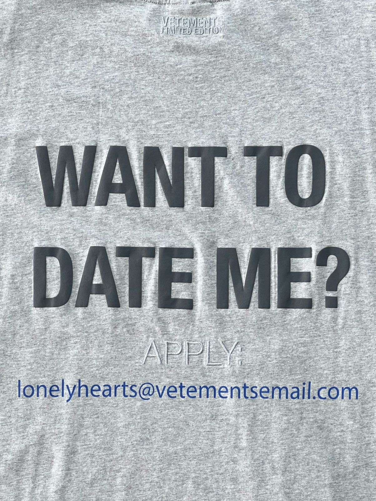Vetements ❤️‍🔥 2018 I LIKE LONG WALKS - LONELY HEARTS / WANT TO DATE ME? Size US L / EU 52-54 / 3 - 11 Thumbnail