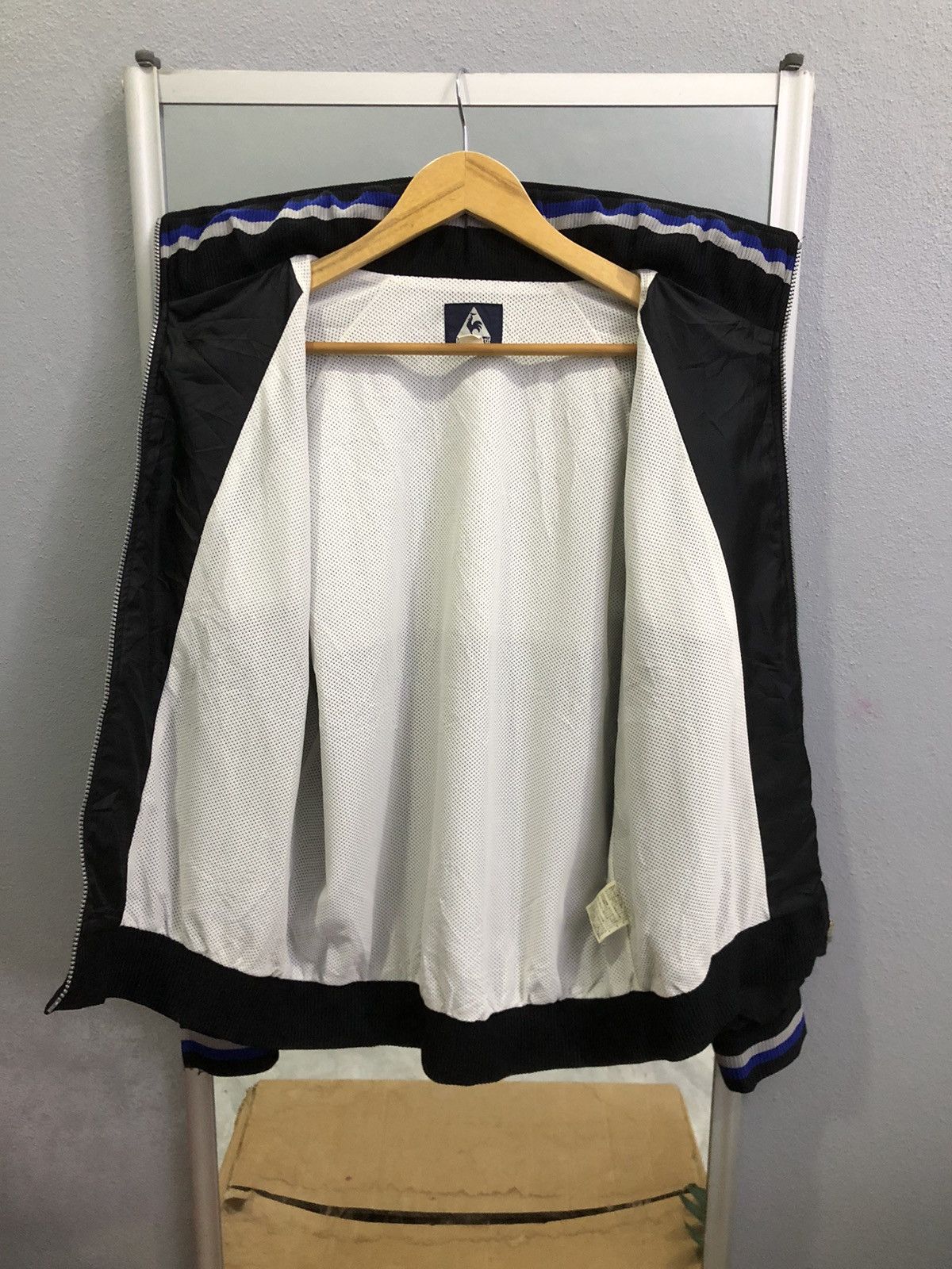 Le Coq Sportif Vintage 90s Le Coq Sportif Windbreaker Hidden Hood Size US L / EU 52-54 / 3 - 8 Thumbnail