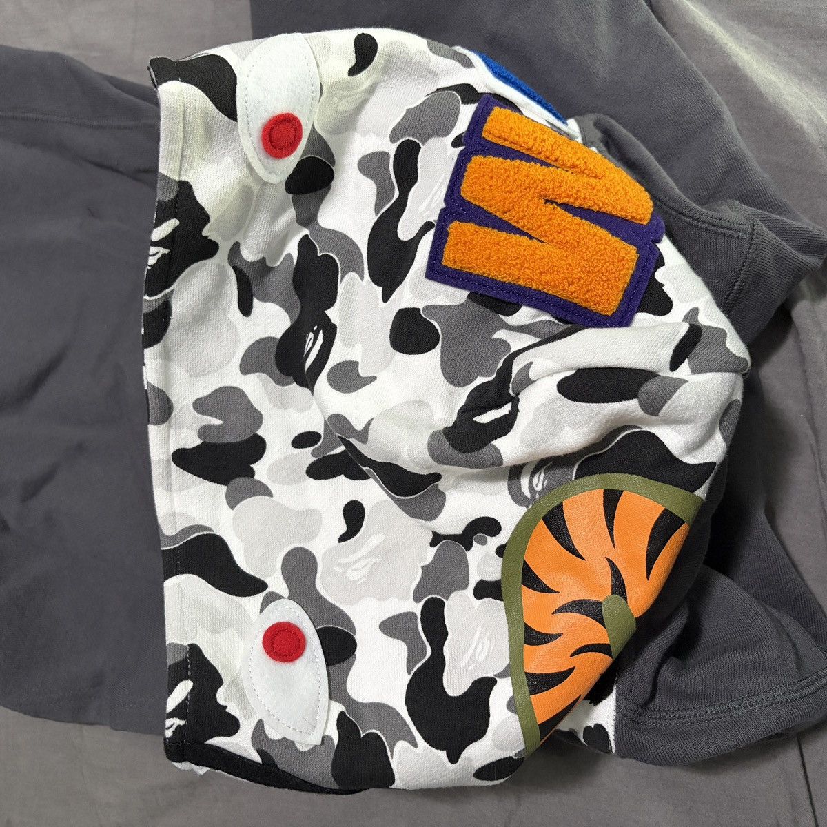Bape BAPE ABC Camo Shark Pullover Hoodie Medium Charcoal Men’s Size US M / EU 48-50 / 2 - 6 Thumbnail