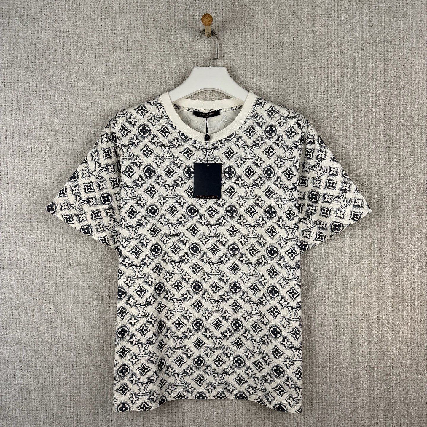 Louis Vuitton Louis Vuitton Monogram All-Over Print T-Shirt Size XL Size US XL / EU 56 / 4 - 1 Thumbnail