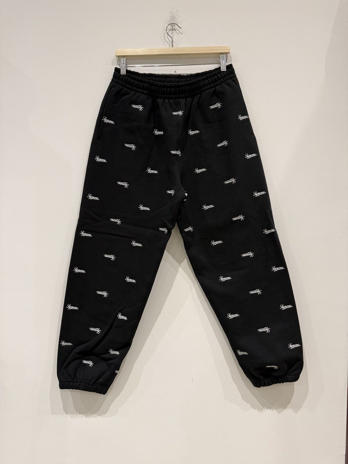 Supreme Supreme Script Script Sweatpants Black Size: L Size US 34 / EU 50 - 1 Thumbnail