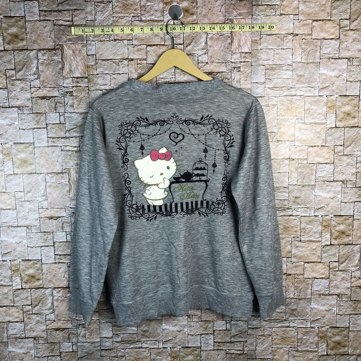 Anime Hello Kitty vintage Grey Sweatshirt #A678 Size M / US 6-8 / IT 42-44 - 1 Thumbnail