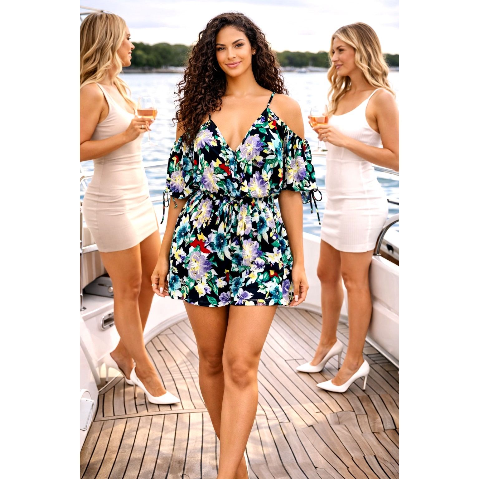 Other Band of Gypsies Sapphire Trends Floral Romper Black/Multi S Size 28" / US 6 / IT 42 - 1 Thumbnail