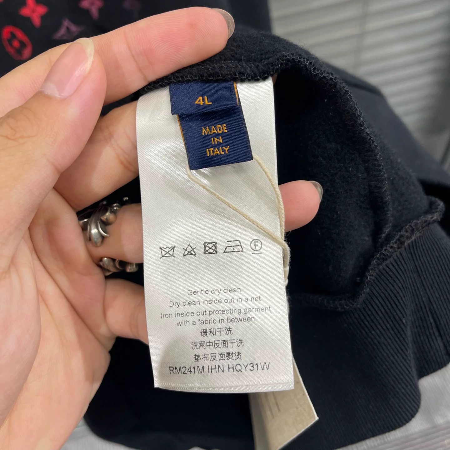 Louis Vuitton LV 24ss Vibrant Gradient Monogram 4L Sweatshirt Size US XXL / EU 58 / 5 - 5 Thumbnail