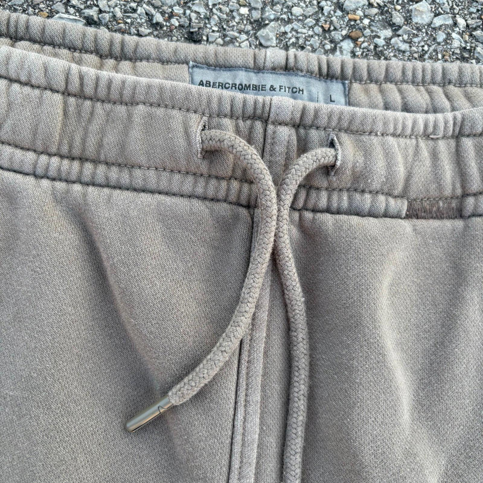 Abercrombie & Fitch Abercrombie essential shorts Size US 34 / EU 50 - 5 Thumbnail