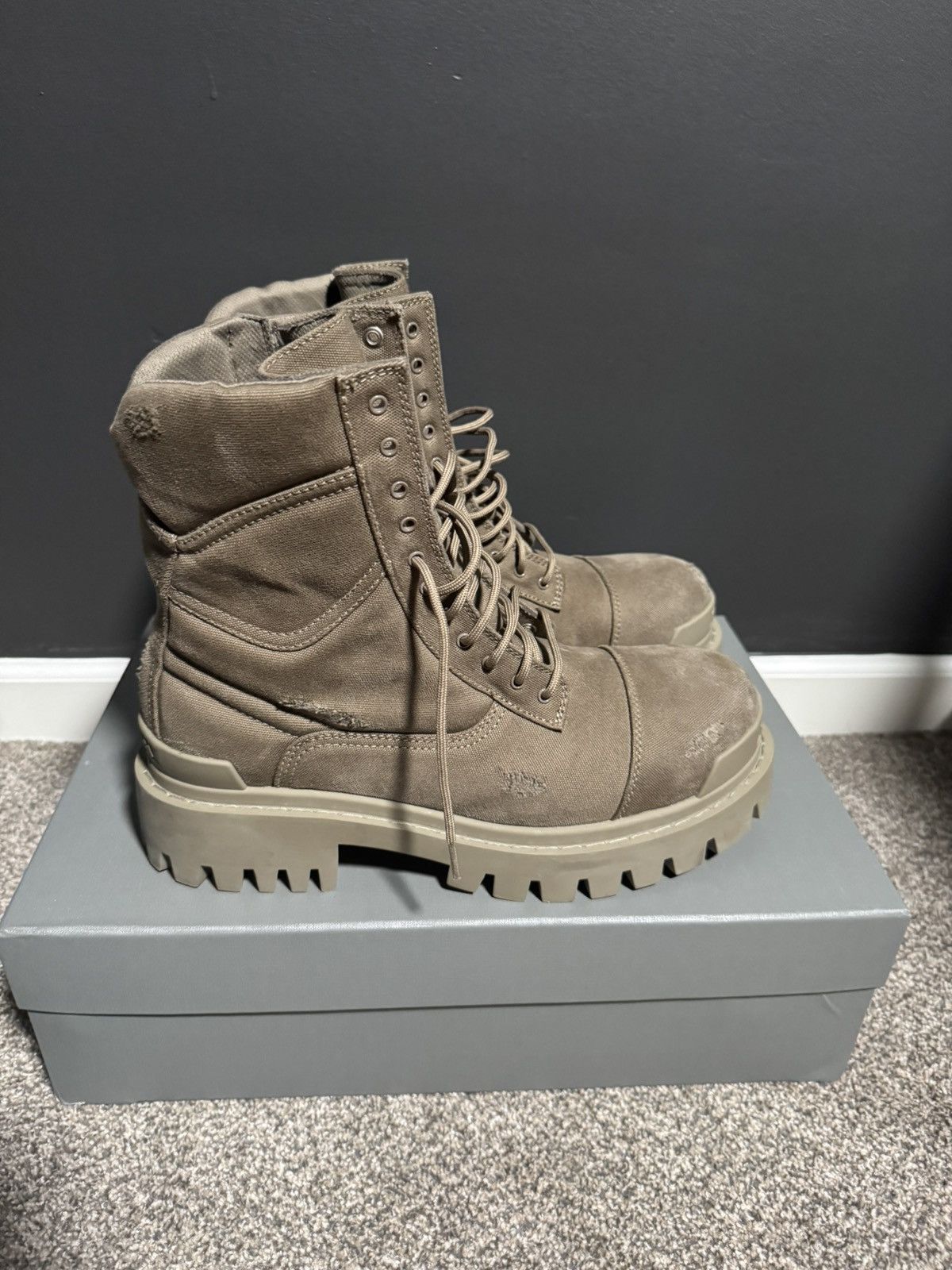 Balenciaga 🔥RARE🔥Balenciaga canvas strikeboot in BEIGE strike boots Size US 11 / EU 44 - 2 Thumbnail