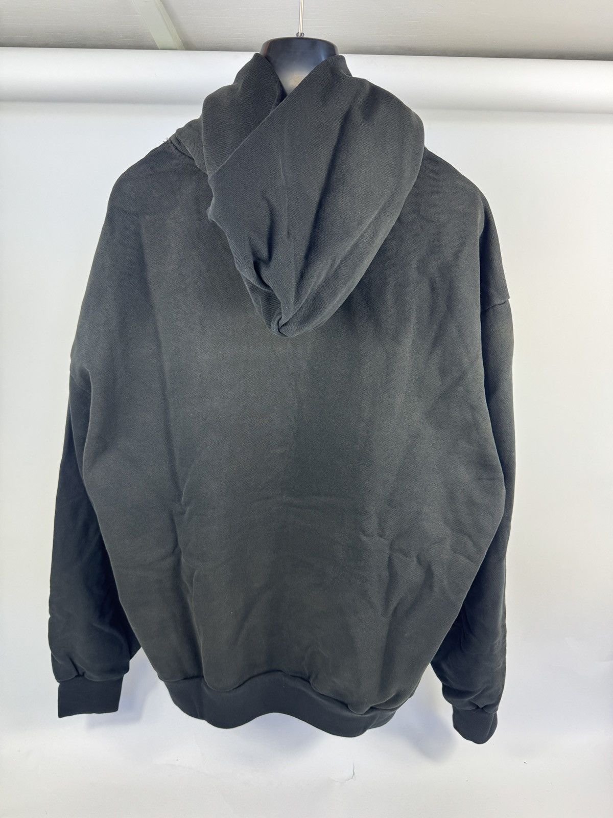 Travis Scott CF X NIKE X FCB SPRAY LOGO HOODIE Size US XL / EU 56 / 4 - 2 Thumbnail