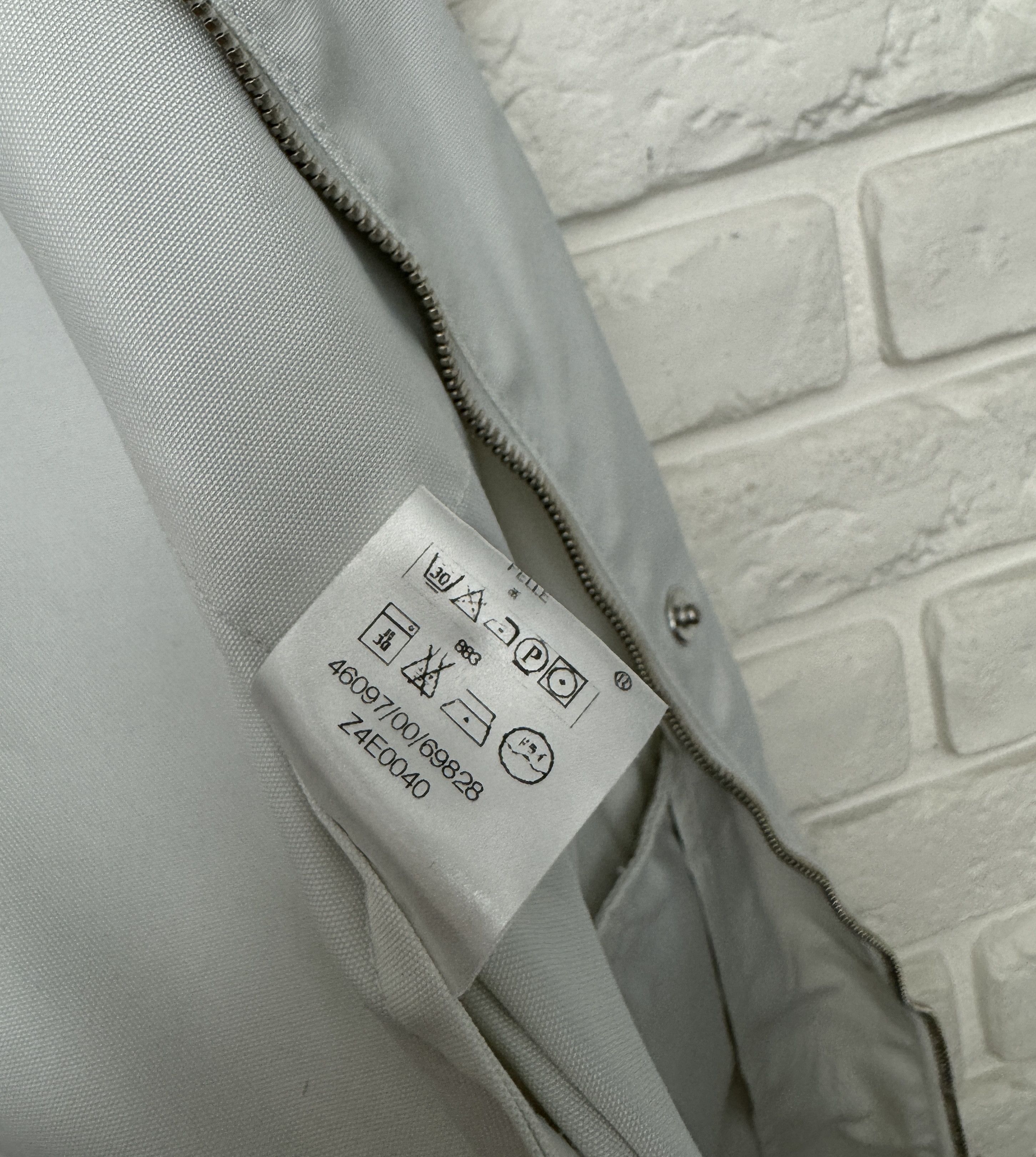 Moncler Moncler Light Jacket Zip Size 2 White Solid Size US S / EU 44-46 / 1 - 10 Thumbnail