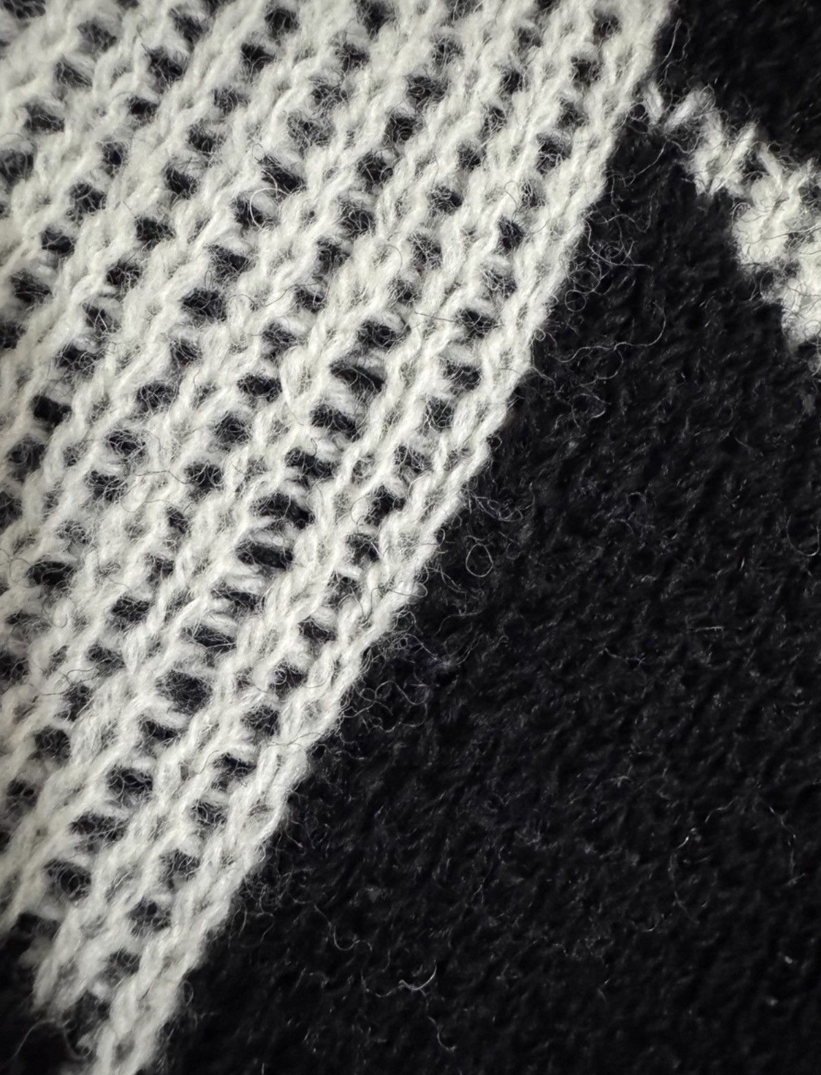 Saint Laurent Paris Saint Laurent Black/White Wool Geometric Triangle Sweater Size US M / EU 48-50 / 2 - 5 Thumbnail